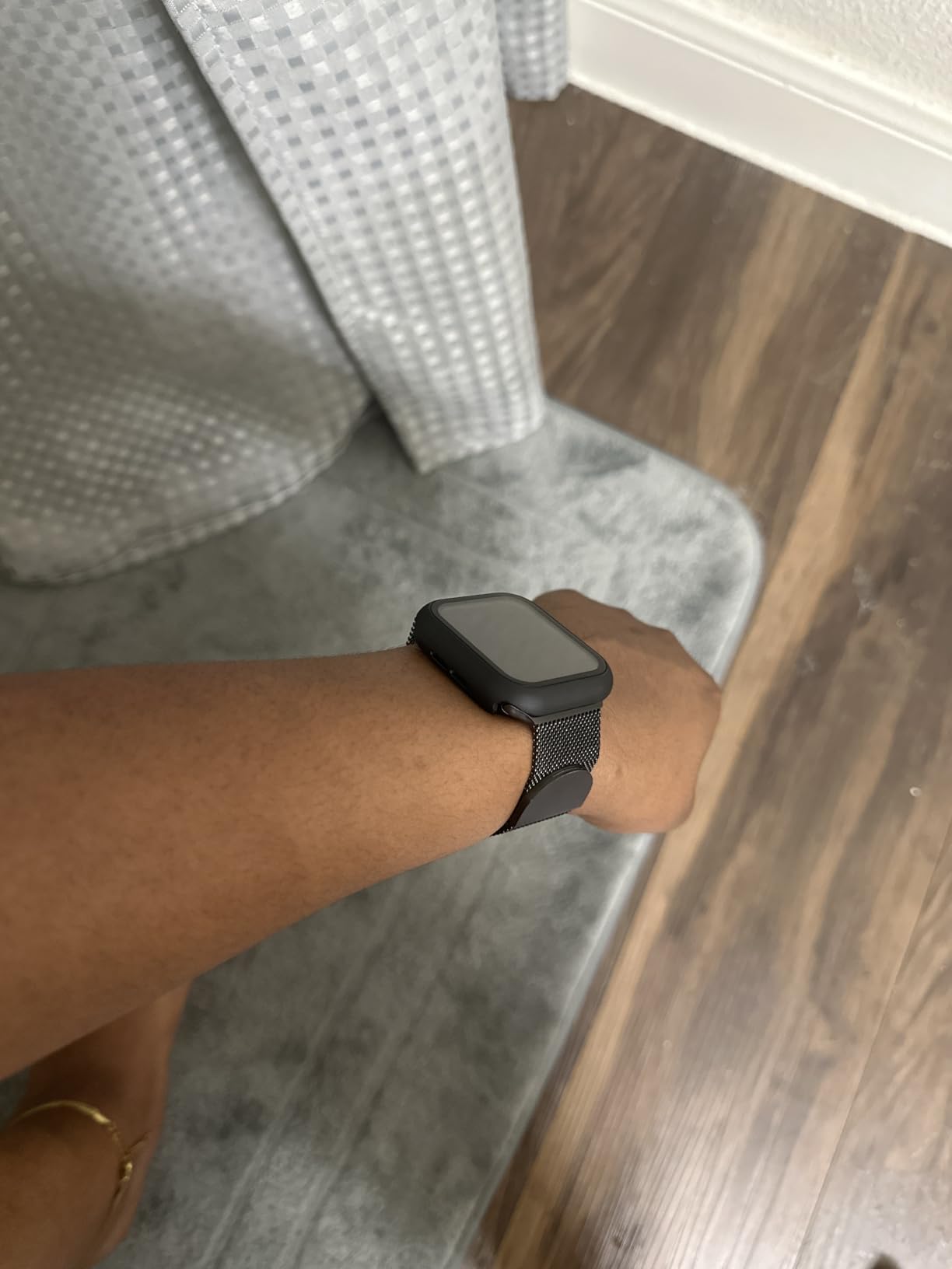 Apple Watch SE (2nd Gen) (GPS, 44mm) - Midnight Aluminum Case with Midnight Sport Band, M/L (Renewed) - Customer Photo 3