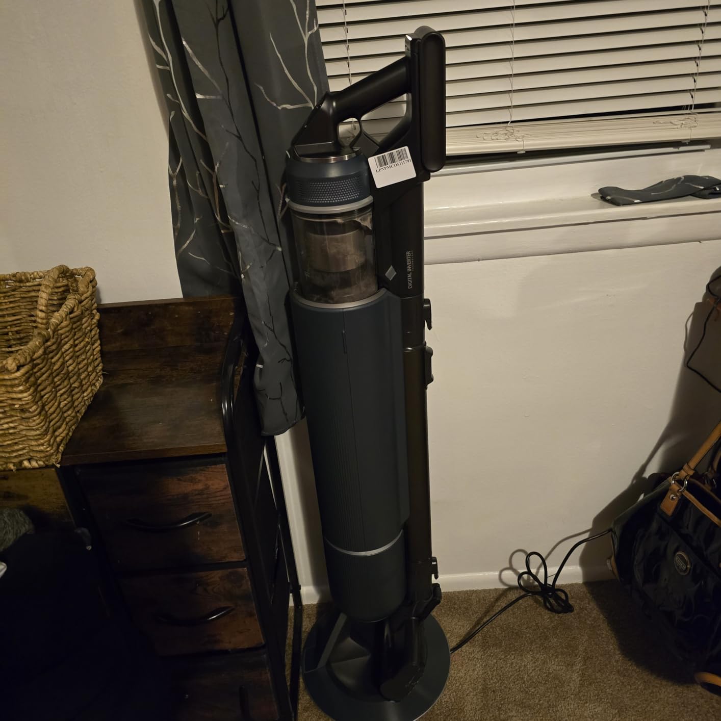 Samsung BESPOKE Jet Cordless Stick Vacuum Cleaner w/ Clean Station, Powerful Multi-Surface Floor Cleaning for Carpet, Hardwood, Tile, 5-Layer Filter, Lightweight, VS20A9580VB/AA, 2023, Midnight Blue - Customer Photo 1