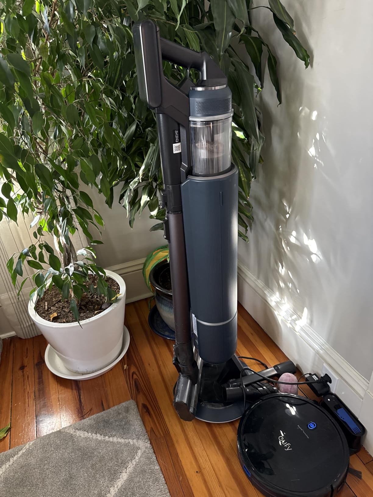 Samsung BESPOKE Jet Cordless Stick Vacuum Cleaner w/ Clean Station, Powerful Multi-Surface Floor Cleaning for Carpet, Hardwood, Tile, 5-Layer Filter, Lightweight, VS20A9580VB/AA, 2023, Midnight Blue - Customer Photo 2