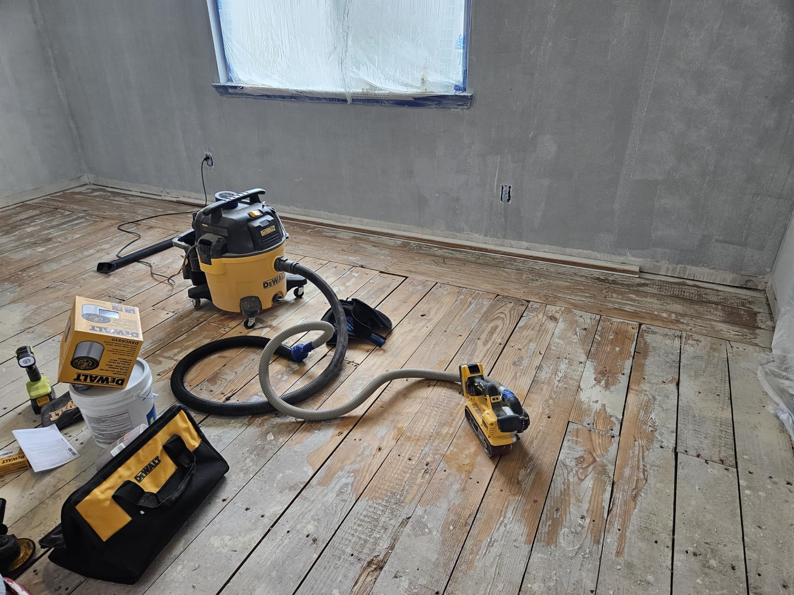 DEWALT 20V MAX* Belt Sander, Cordless, Brushless, Tool Only (DCW220B) - Customer Photo 1