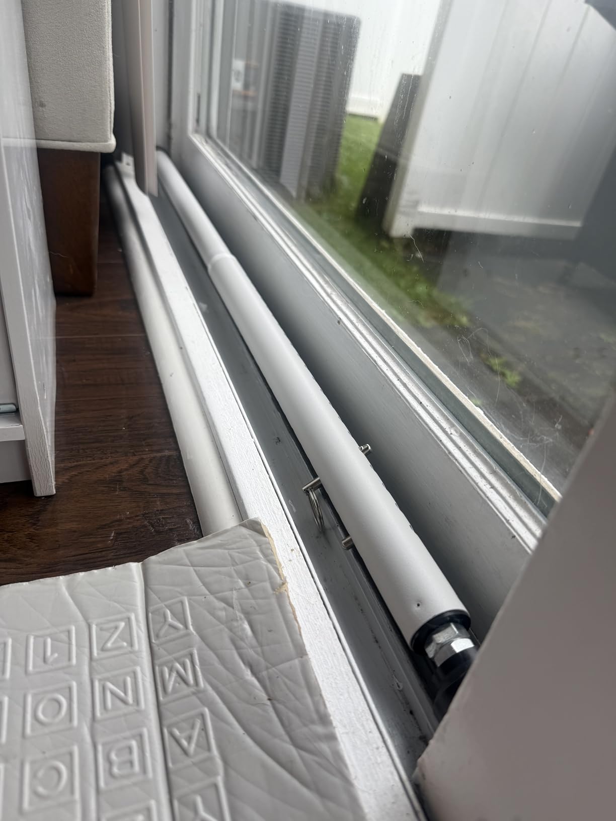 DIIG Sliding Door Security Bar，17.7-50.5inch Adjustable Sliding Patio Door Lock Bar with Rubber Tips,Diameter 1inch Window Security Bar for Home Apartment Travel Children Women Pets Safety(White) - Customer Photo 2