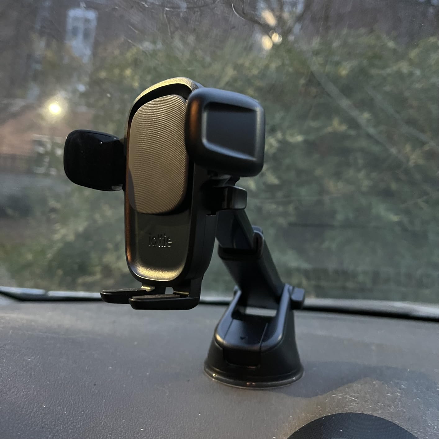 iOttie Easy One Touch Advanced Universal Car Mount Dashboard & Windshield Suction Cup Phone Holder for iPhone, Samsung, Google, All Smartphones - Customer Photo 2