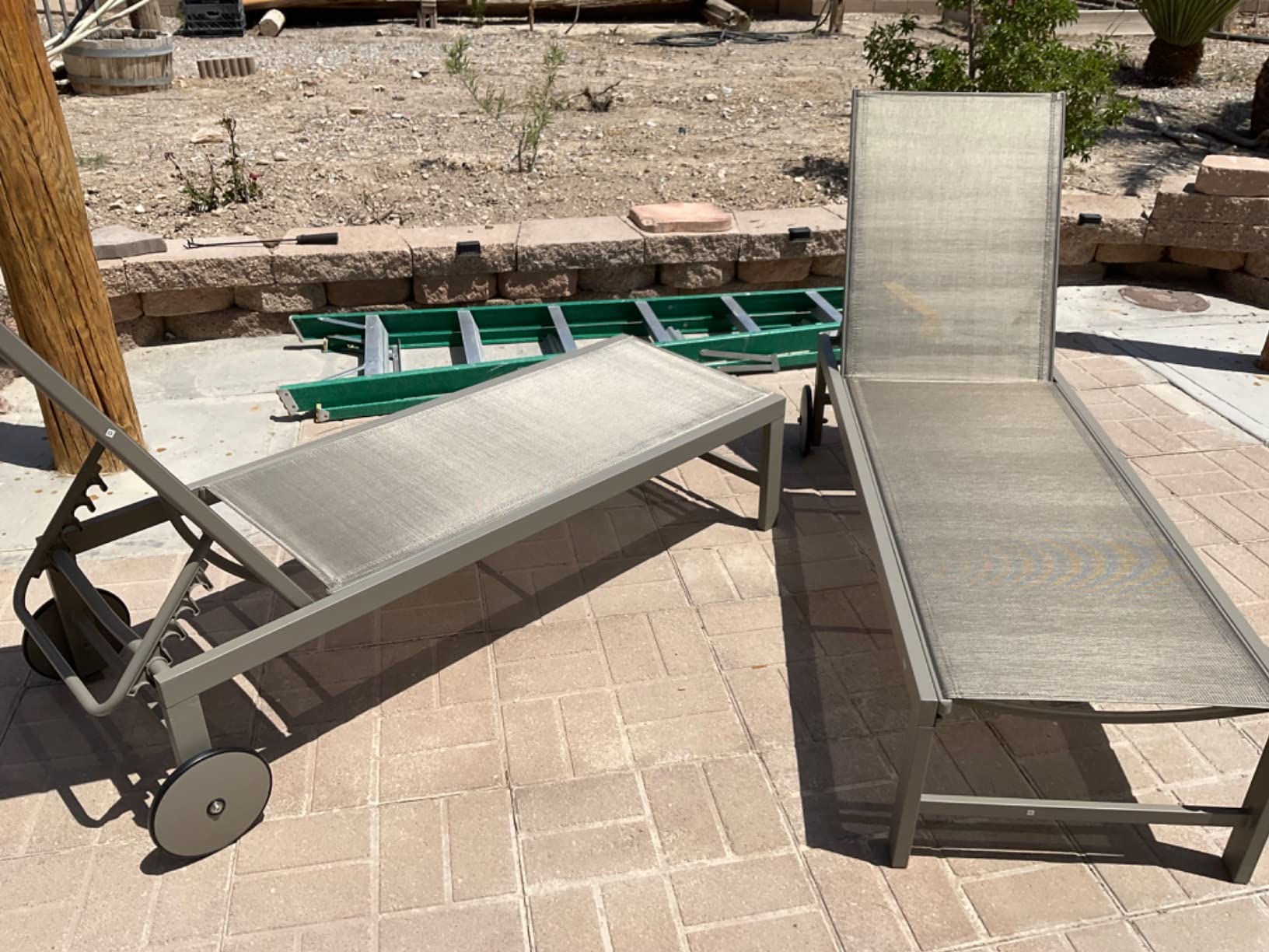 Shintenchi 2 PCS Outdoor Chaise Lounges Chair with Wheels Aluminum Reclining Patio Lounge Chairs with 5 Adjustable Position Recliner for Patio, Beach, Yard, Pool Patio Furniture Set,Light Grey - Customer Photo 2