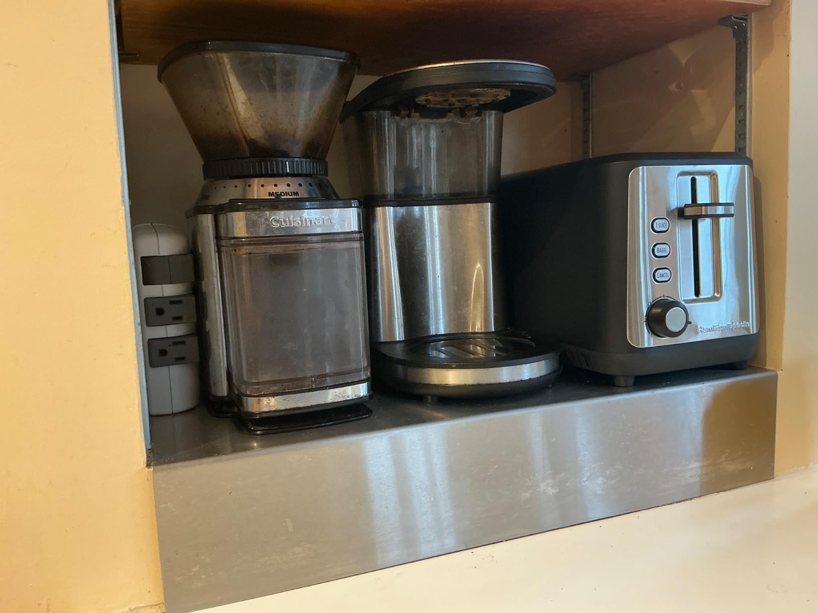 Hamilton Beach Gourmet 2 Slice Slot Toaster with Extra Long & Wide Slots, Sure-Toast Technology, Shade Selector with 7 Browning Levels, Bagel Setting, Matte Black and Stainless Steel (22996) - Customer Photo 4