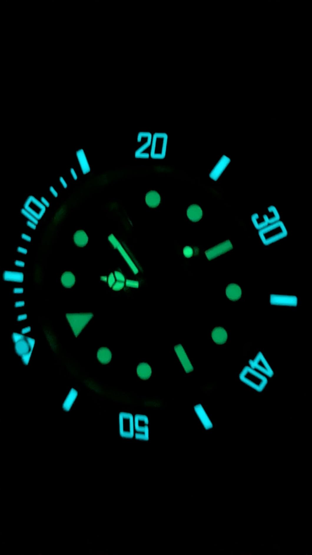 ADDIESDIVE 41 MM Mens Dive Watch Quartz Movement Watches for Men Easy to Read Dial 200 M Waterproof BGW9 Luminous Analog Orange/Red/Green/Black Gradient Dial - Customer Photo 1