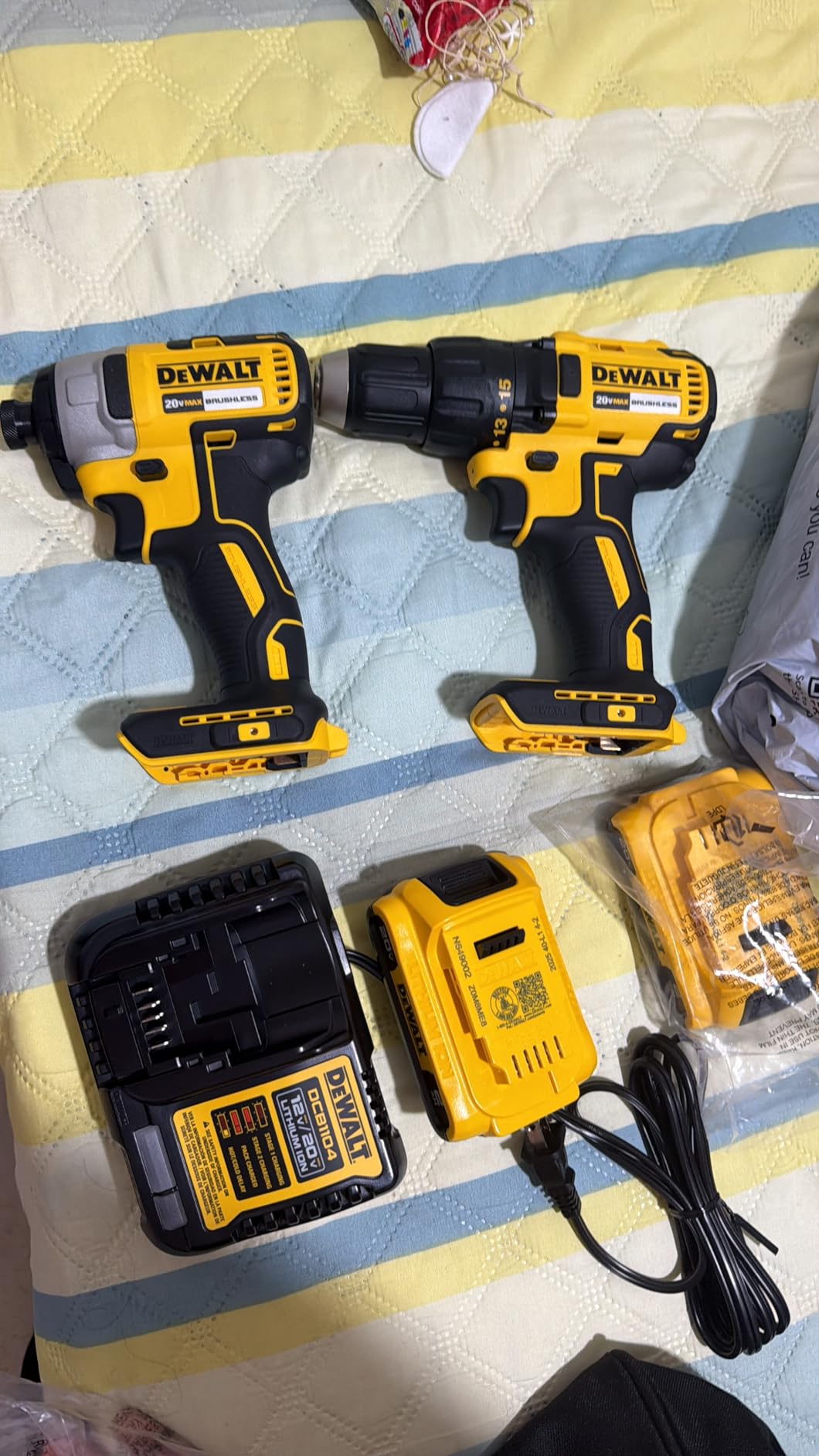 DEWALT 20V MAX Cordless Drill and Impact Driver, Power Drill Brushless 2-Tool Power Tool Combo Kit, Includes 2 Batteries, Charger and Bag (DCK277D2) - Customer Photo 2