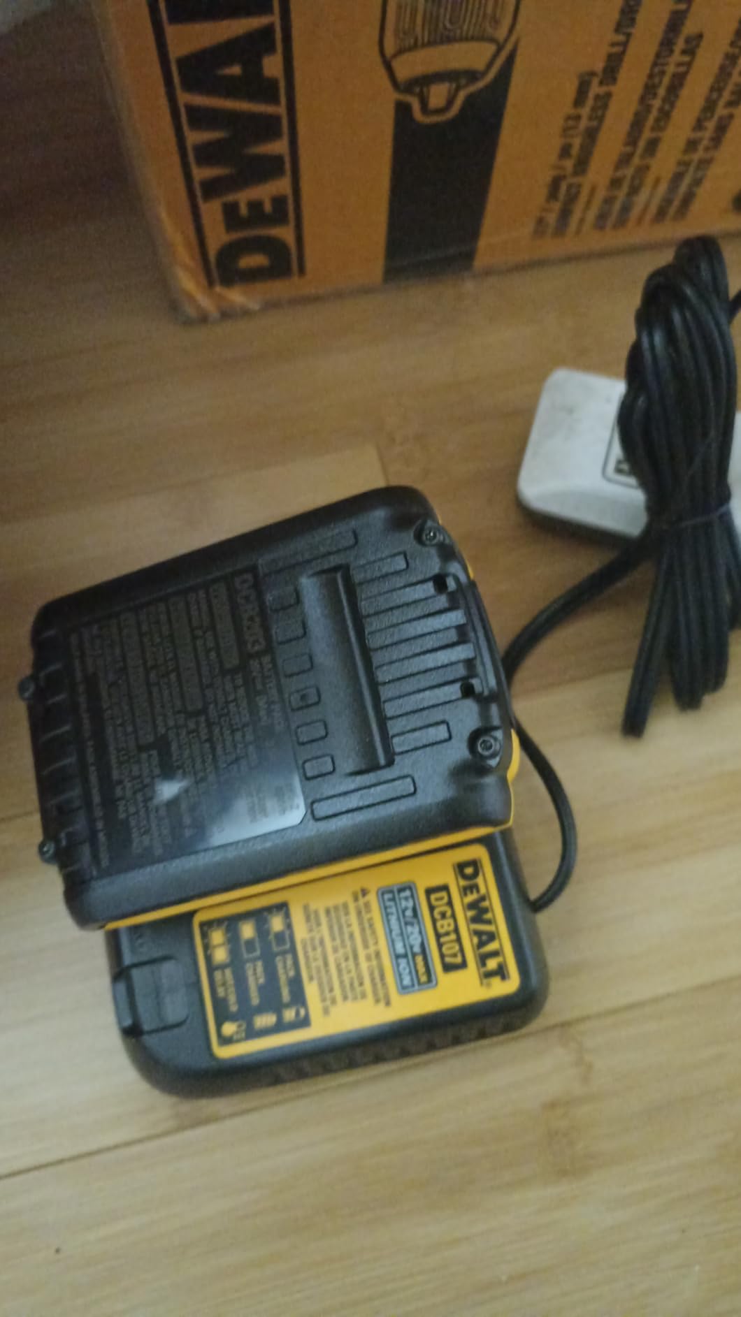 DEWALT 20V MAX Cordless Drill Driver Set, Electric Drill, Brushless 1/2 In 2 Speed, 2.0 Ah Battery and Charger Included, LED Light (DCD777D1) - Customer Photo 2