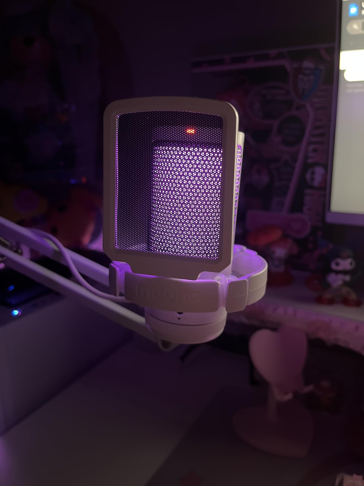 MAONO Gaming USB Microphone, Noise Cancellation Condenser Mic with Mute, Gain, Monitoring, Boom Arm Mic for Streaming, Podcast, Twitch, YouTube, Discord, PC, Computer, PS4, PS5, Mac, GamerWave DGM20S - Customer Photo 1