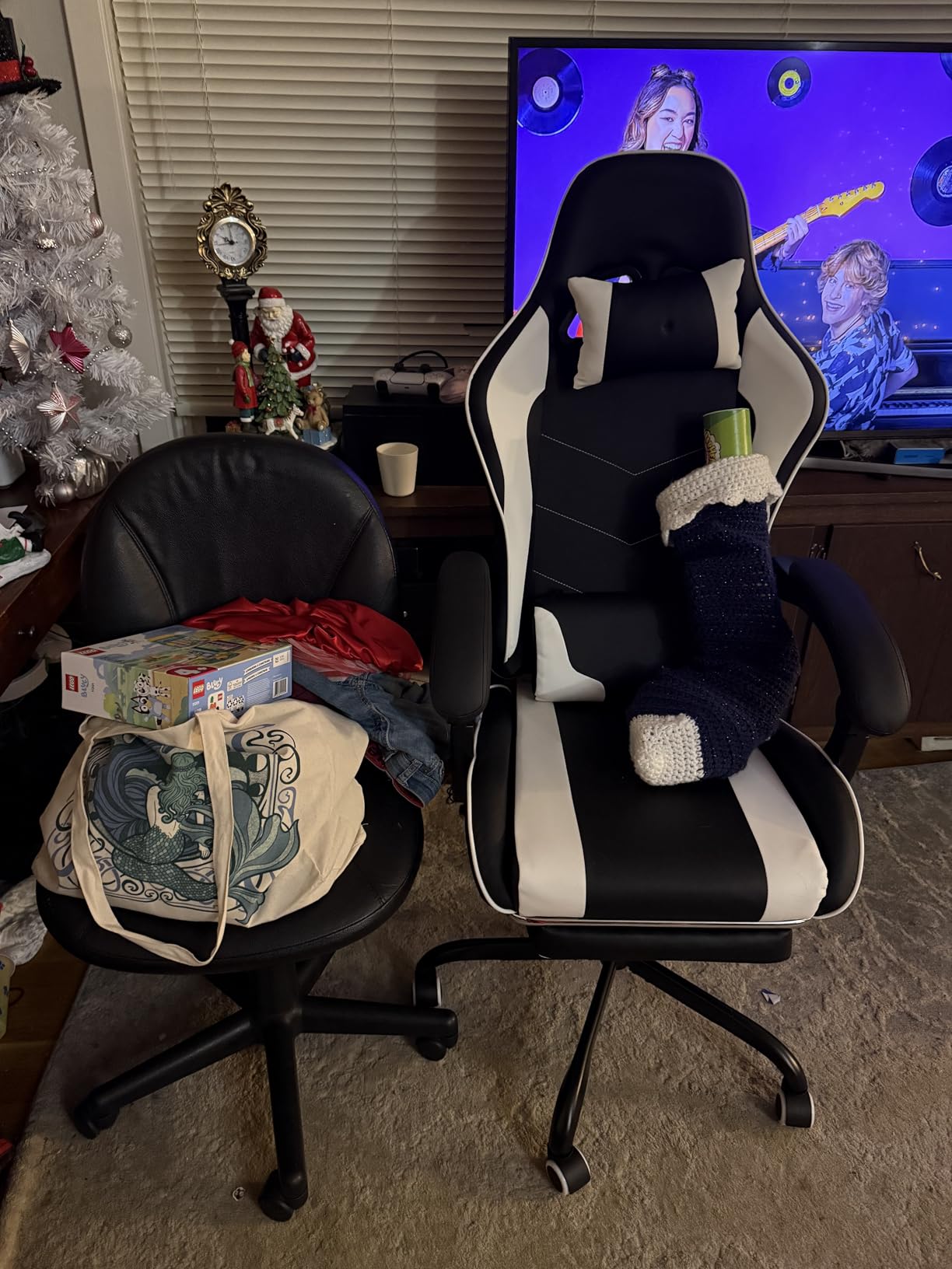 Homall Gaming Chair, Video Game Chair with Footrest and Massage Lumbar Support, Ergonomic Computer Chair Height Adjustable with Swivel Seat and Headrest (White) - Customer Photo 2