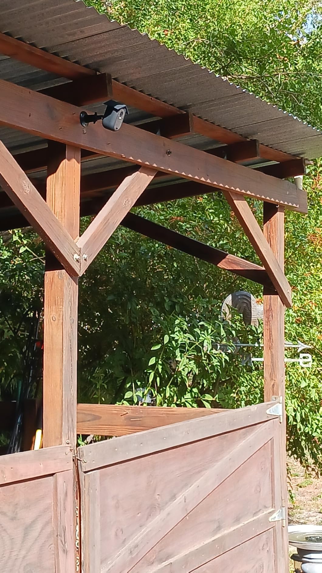 Arlo Essential Security Camera 2K | Outdoor - Indoor | 2nd Gen | Wireless with Spotlight, 2-Way Audio, Color Night Vision, Live Stream, Motion Activation, Real Time Notifications - Customer Photo 1