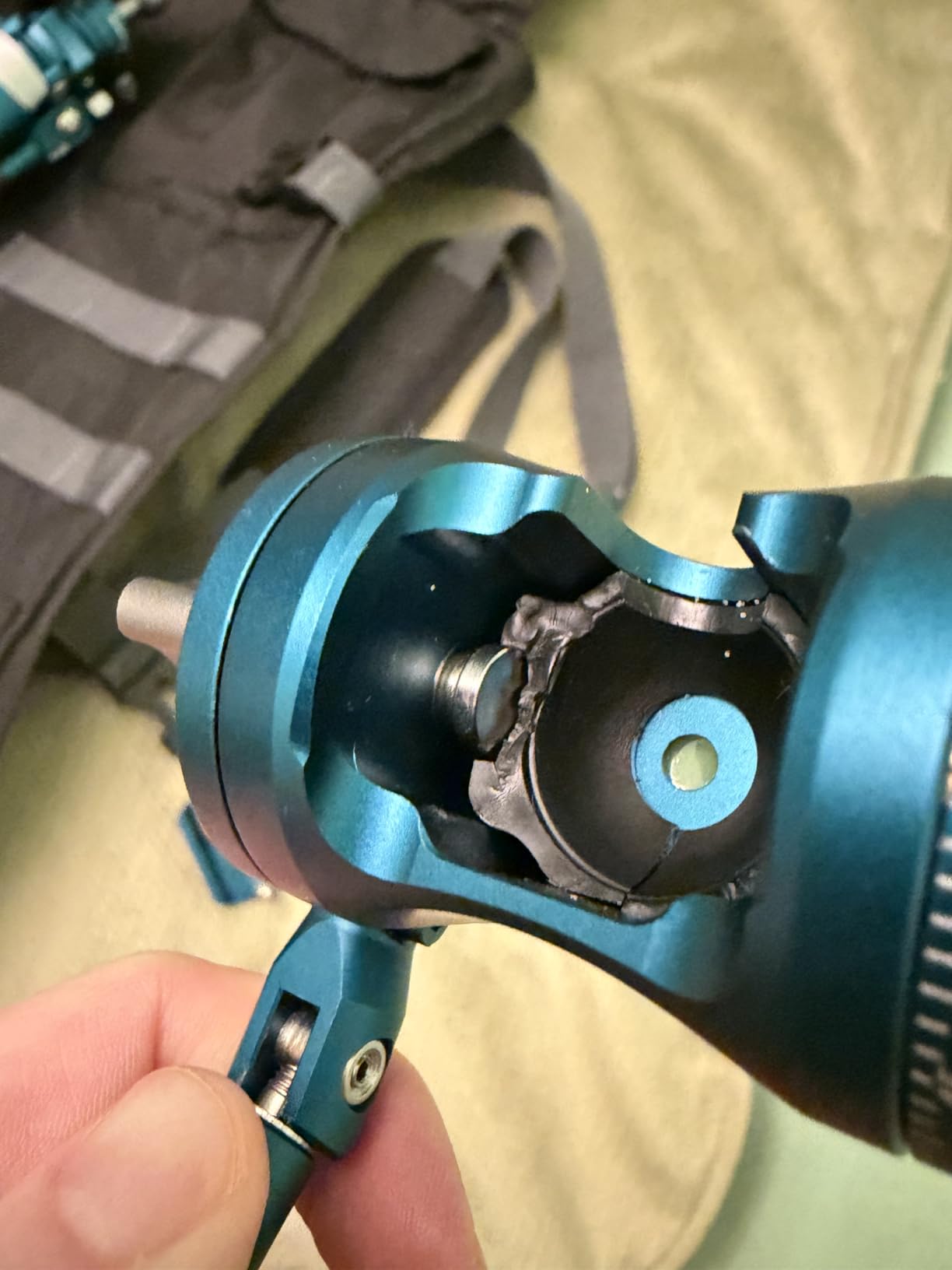 Benro CyanBird Carbon-Fiber Travel Tripod Kit w/ FS20PRO 2-in-1 Pan/Tilt Head – 60″ Max, 17″ Folded, 9.9 lb Load – Premium Support for Photo & Video (TCBC15FS20PROC) - Customer Photo 2