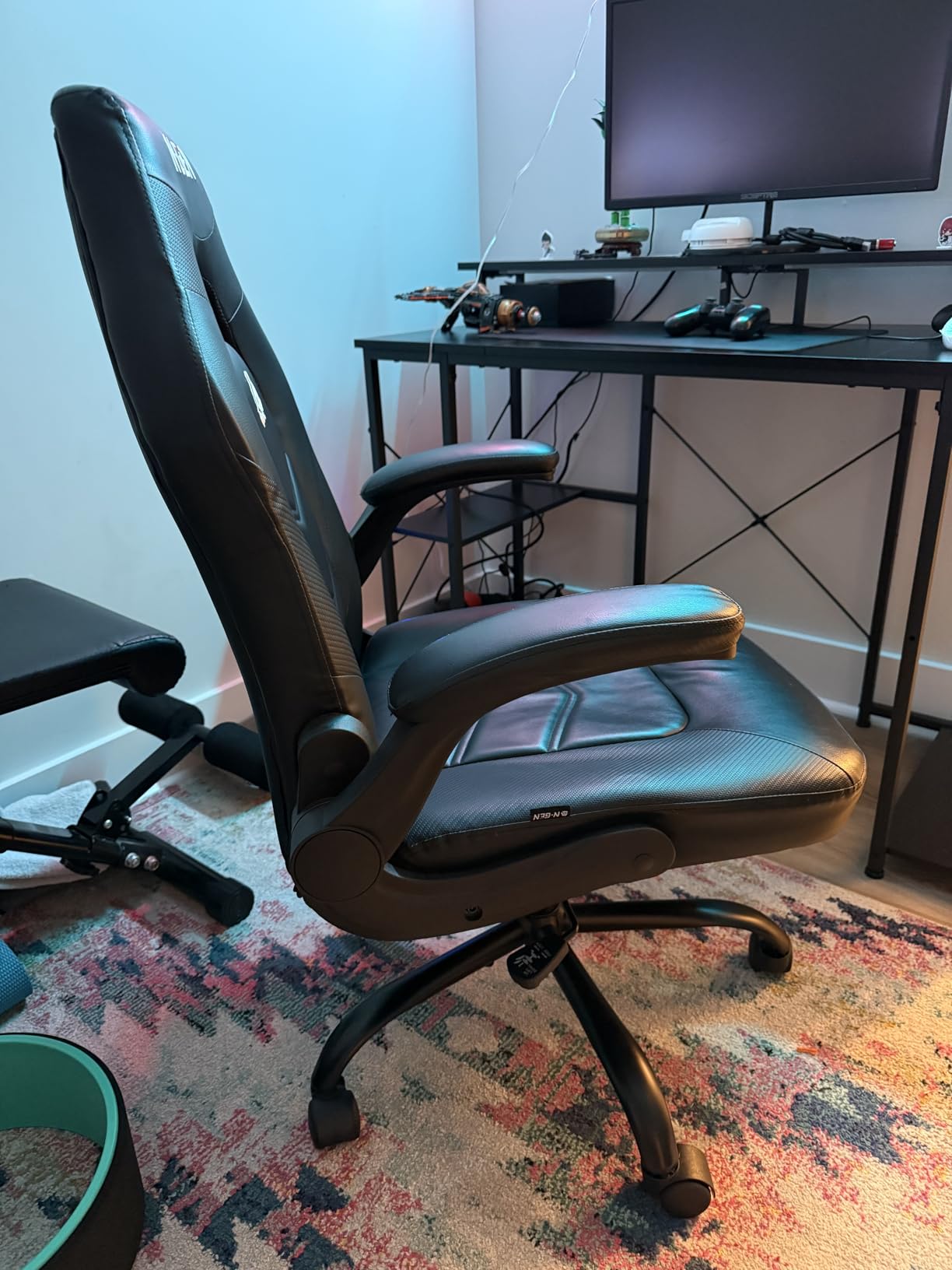 N-GEN Video Gaming Chair Ergonomic Computer Desk Office Chair with Lumbar Support Adjustable Height Swivel Wheels Flip-Up Arms PU Leather Home and Office (Black) - Customer Photo 2