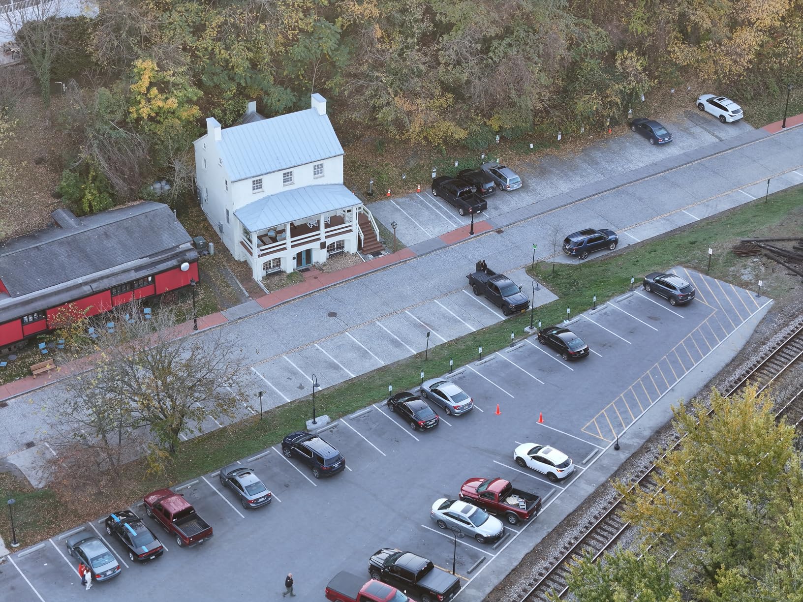 DJI Air 3 (DJI RC-N2), Drone with Medium Tele & Wide-Angle Dual Primary Cameras, 46-Min Max Flight Time, Omnidirectional Obstacle Sensing, 48MP Photos, 4K/60fps HDR, Compliance with FAA Remote ID - Customer Photo 1