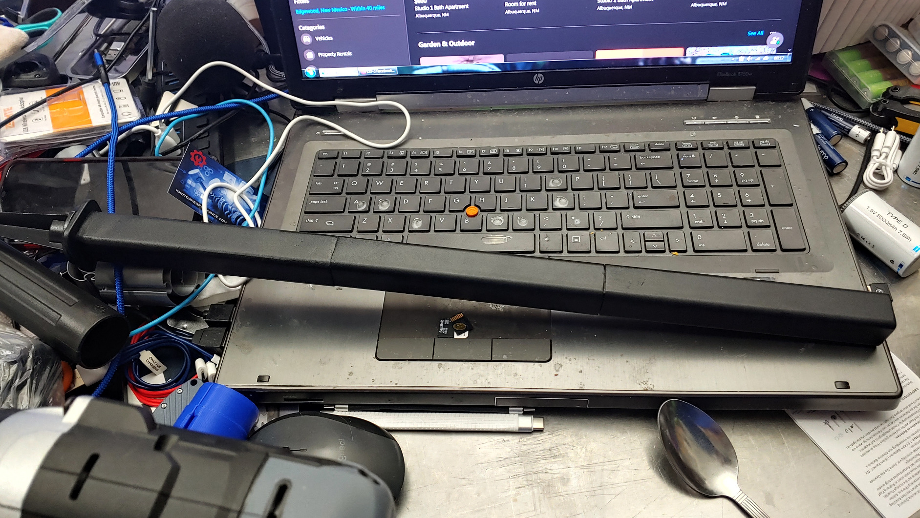 Gama Sonic Contemporary Black Square Solar Garden Light, Heavy Duty Cast Aluminum 80 Lumen with Bright White and Warm White LED Options, 26.75 in Tall for Sidewalk, Pathway, 2-Pack 117iP290080 - Customer Photo 2