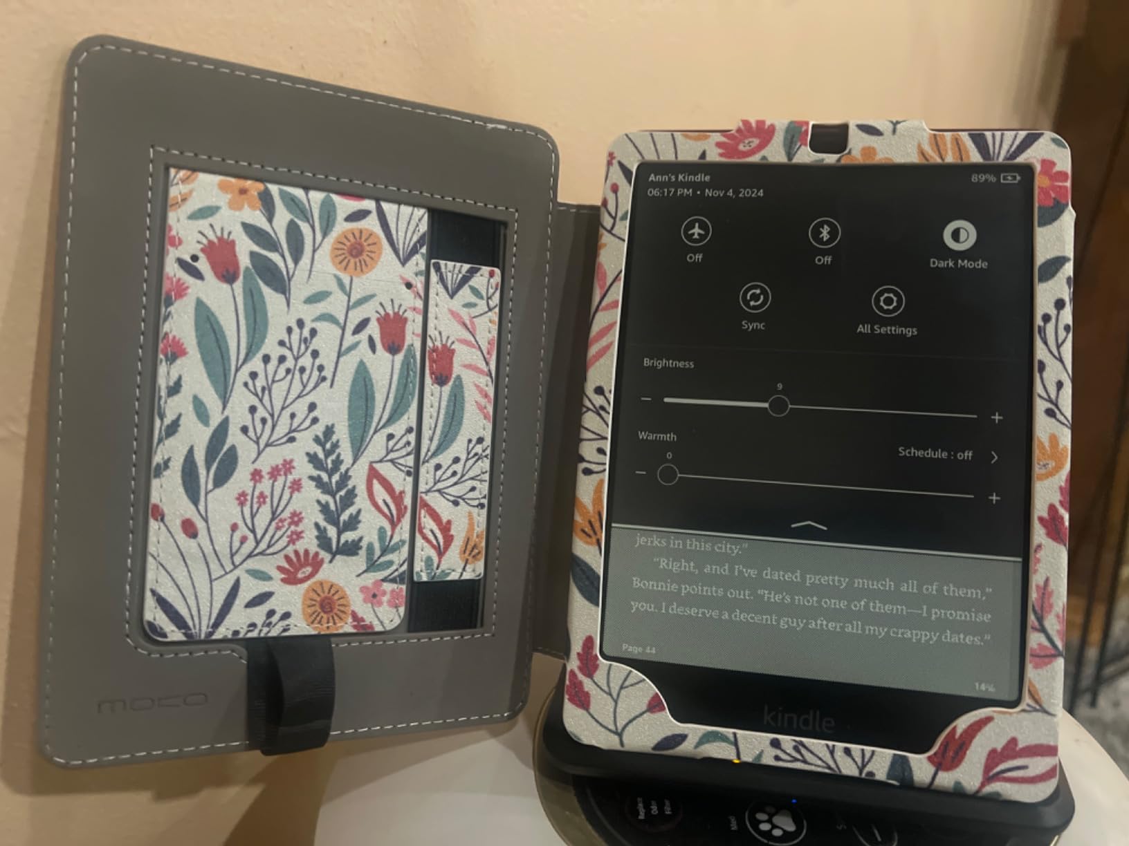 Amazon Kindle Paperwhite Signature Edition 32GB – 20% faster with auto-adjusting front light, wireless charging, and weeks of battery life – Metallic Black - Customer Photo 1