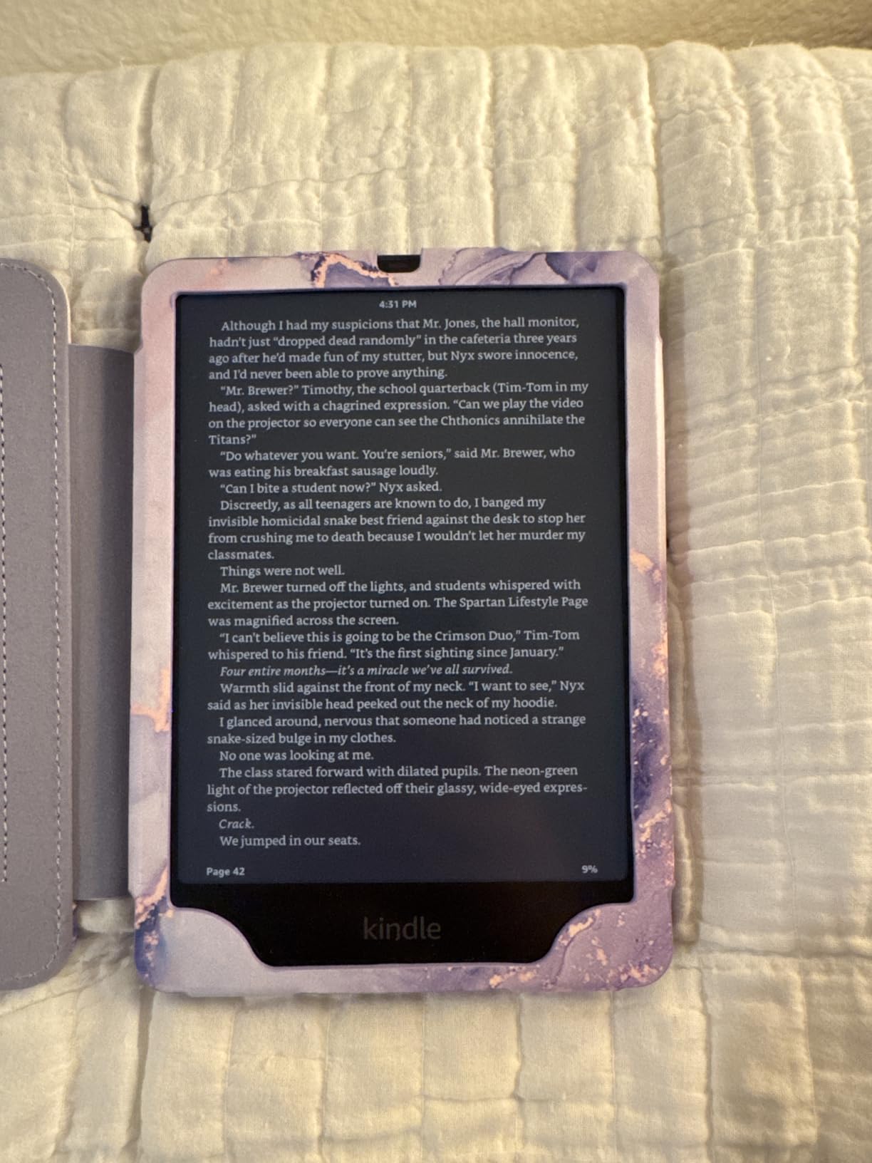 Amazon Kindle Paperwhite Signature Edition 32GB – 20% faster with auto-adjusting front light, wireless charging, and weeks of battery life – Metallic Black - Customer Photo 2