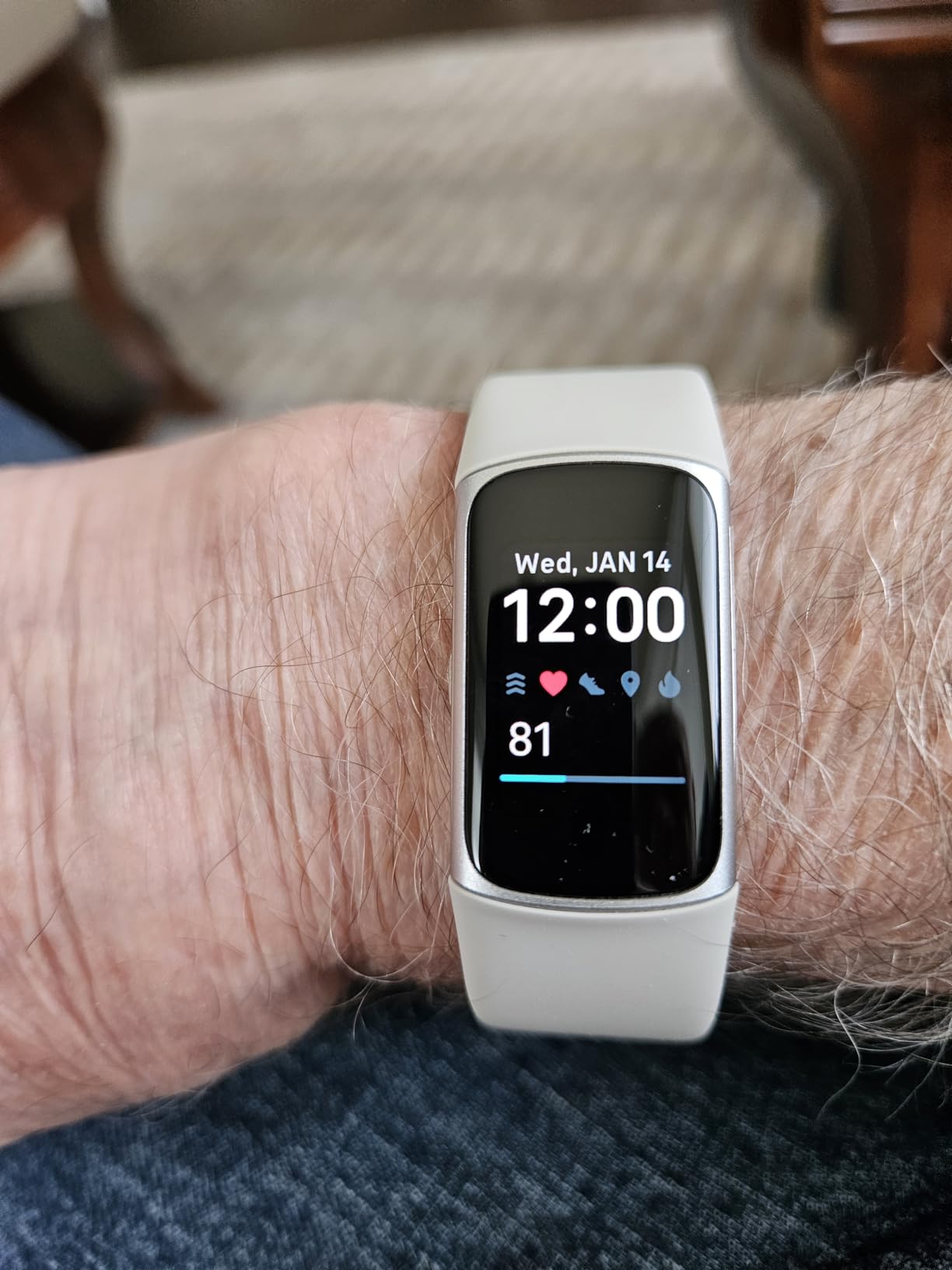 Fitbit Charge 6 Fitness Tracker with Google apps, Heart Rate on Exercise Equipment, 6-Months Premium Membership Included, GPS, Health Tools and More, Obsidian/Black - Customer Photo 2