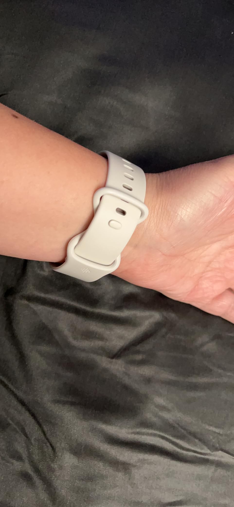 Fitbit Charge 6 Fitness Tracker with Google apps, Heart Rate on Exercise Equipment, 6-Months Premium Membership Included, GPS, Health Tools and More, Obsidian/Black, One Size (S & L Bands Included) - Customer Photo 4