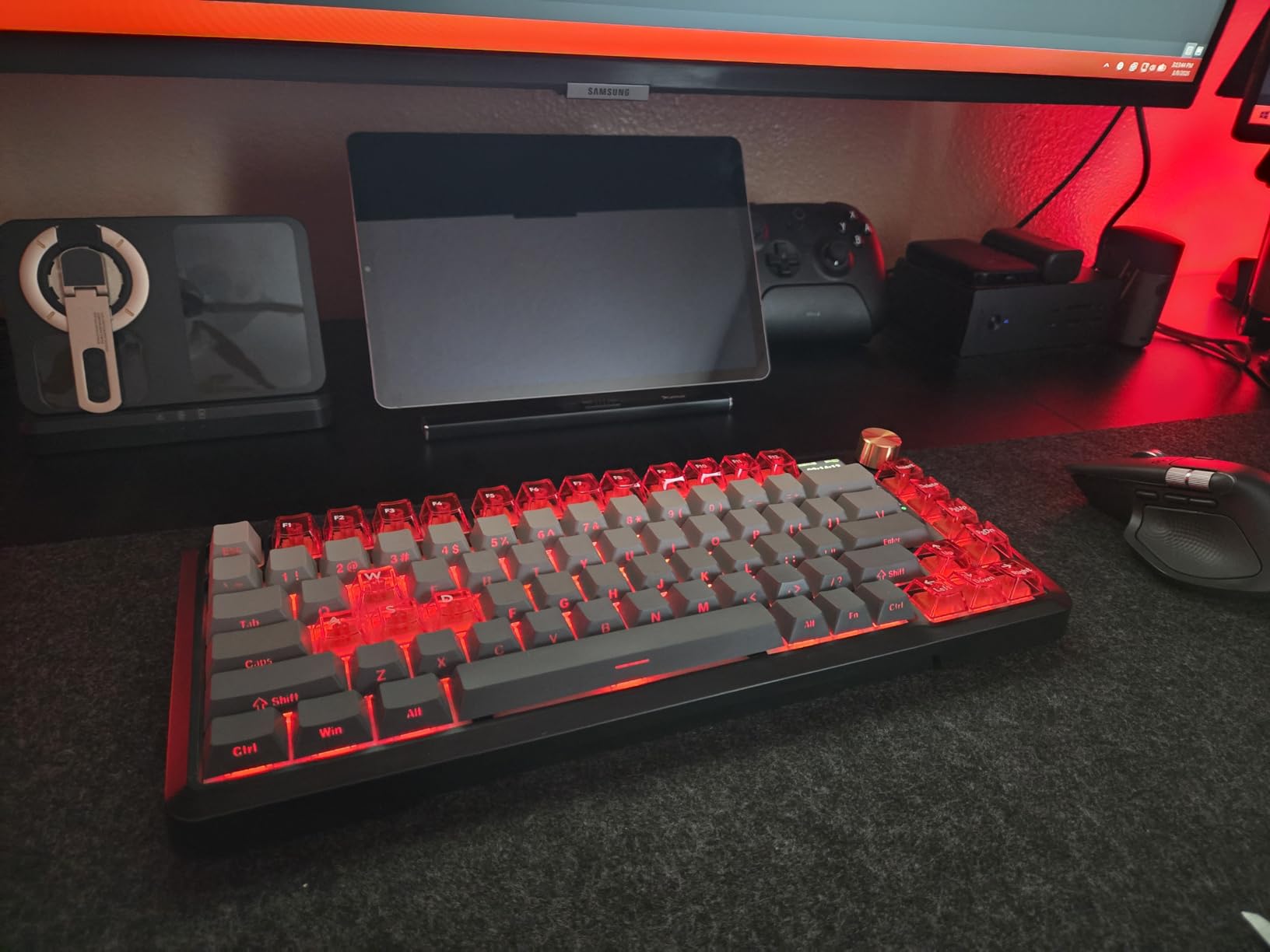 Redragon K673 PRO 75% Wireless Gasket RGB Gaming Keyboard, 3-Modes 81 Keys Compact Mechanical Keyboard Hot-Swap Socket, Dedicated Knob Control and Sound Absorbing Pads, Linear Red Switch - Customer Photo 2