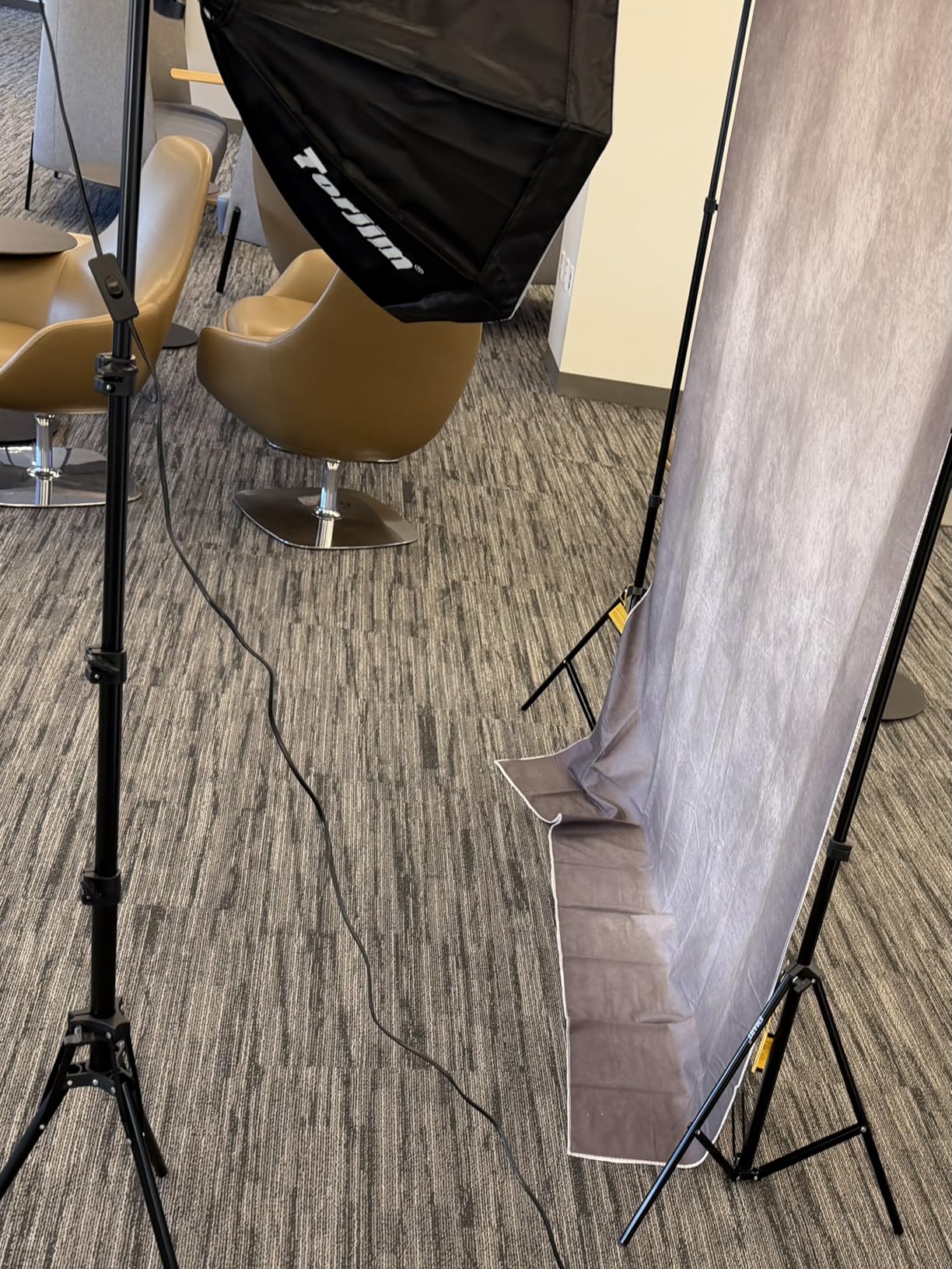 Torjim Softbox Photography Lighting Kit, 16'' x 16'' Professional Softbox Lighting Kit with 85W 3000-7500K LED Bulbs, Studio Lights for Photography/Video Recording/Live Streaming/Portraits Shooting customer photo 2