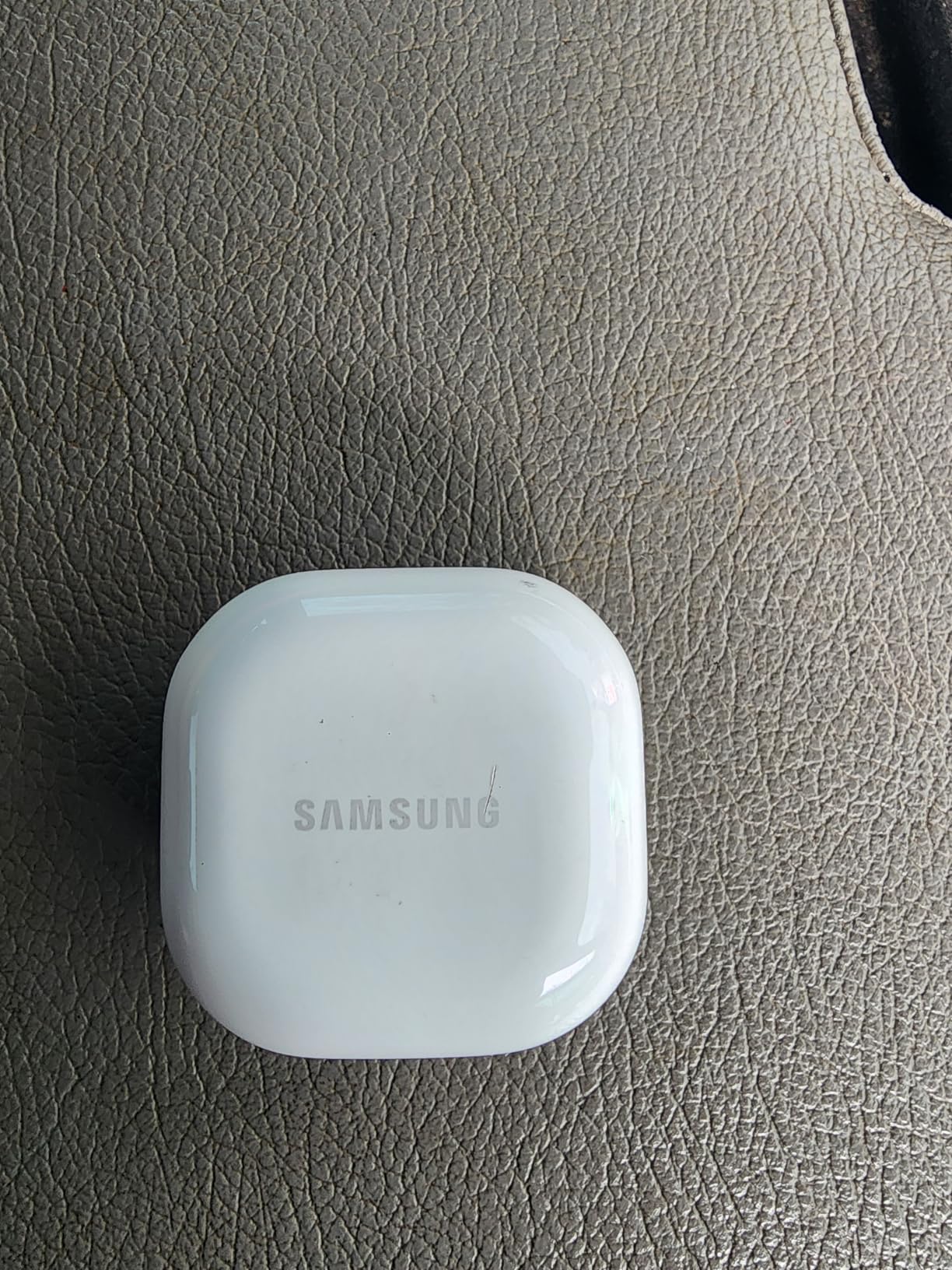 Samsung Galaxy Buds FE True Wireless Bluetooth Earbuds, Comfort and Secure in Ear Fit, Auto Switch Audio, Touch Control, Built-in Voice Assistant, Graphite [US Version, 1Yr Manufacturer Warranty] - Customer Photo 1