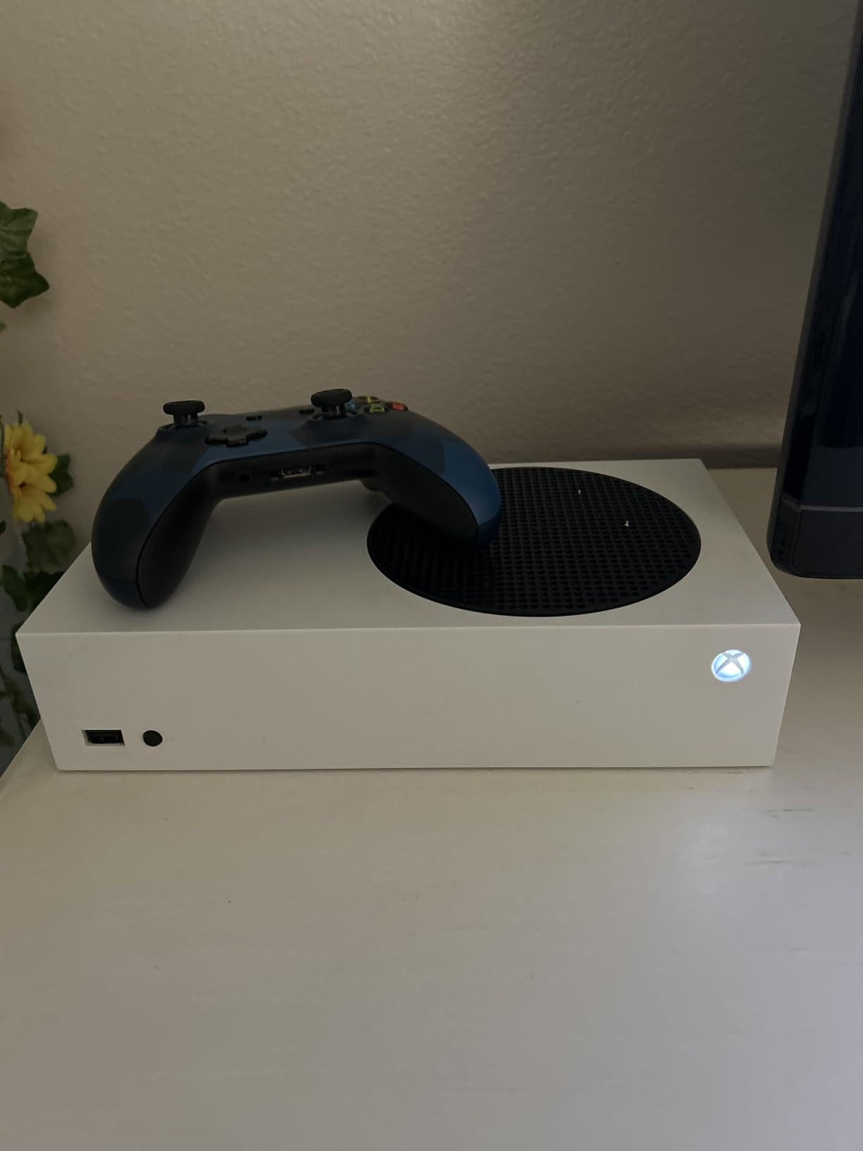 Xbox Series S Starter Bundle - Includes hundreds of games with Game Pass Ultimate 3 Month Membership - 512GB SSD All-Digital Gaming Console - Customer Photo 1