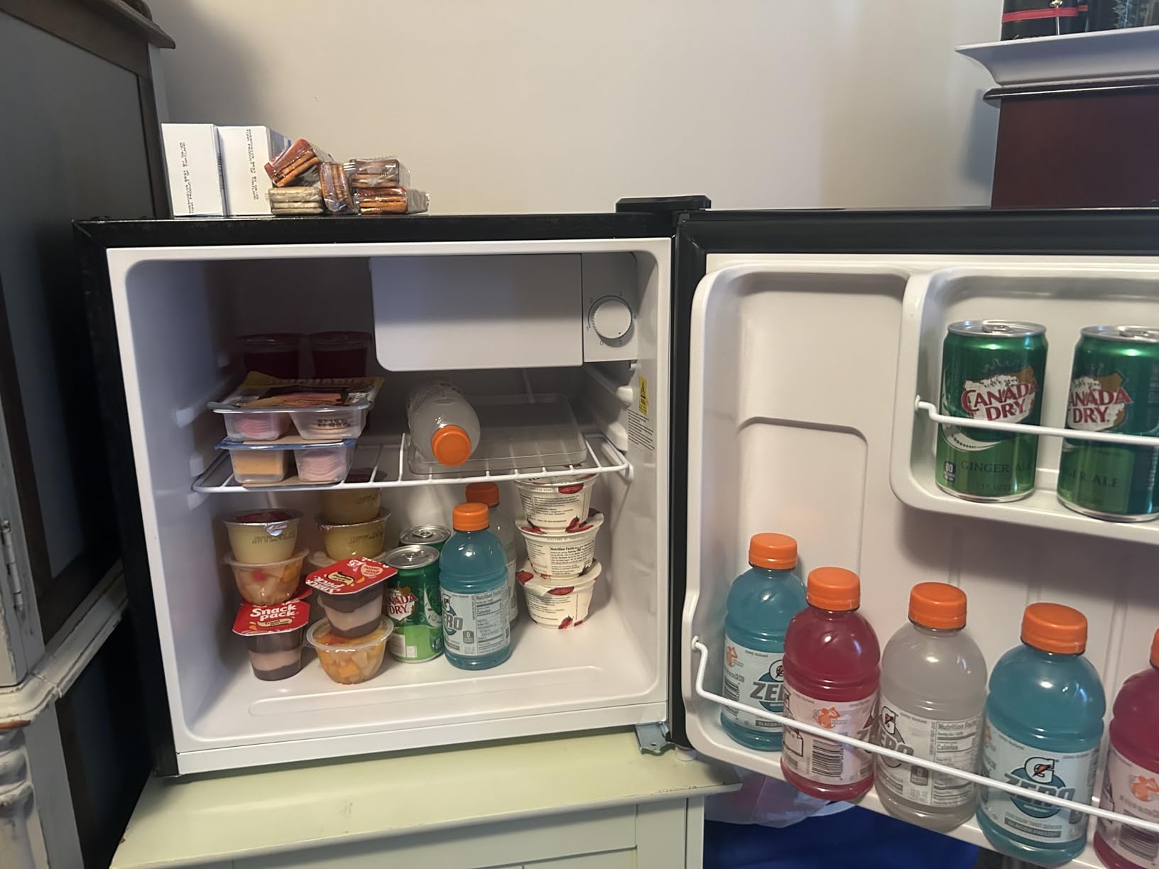 EUHOMY 1.7 Cu.Ft Mini Fridge, Reversible Single Door Compact Refrigerator, Adjustable Thermostat, Energy Saving, Mini Fridge for Bedroom, Office, Dorm, Black - Customer Photo 1