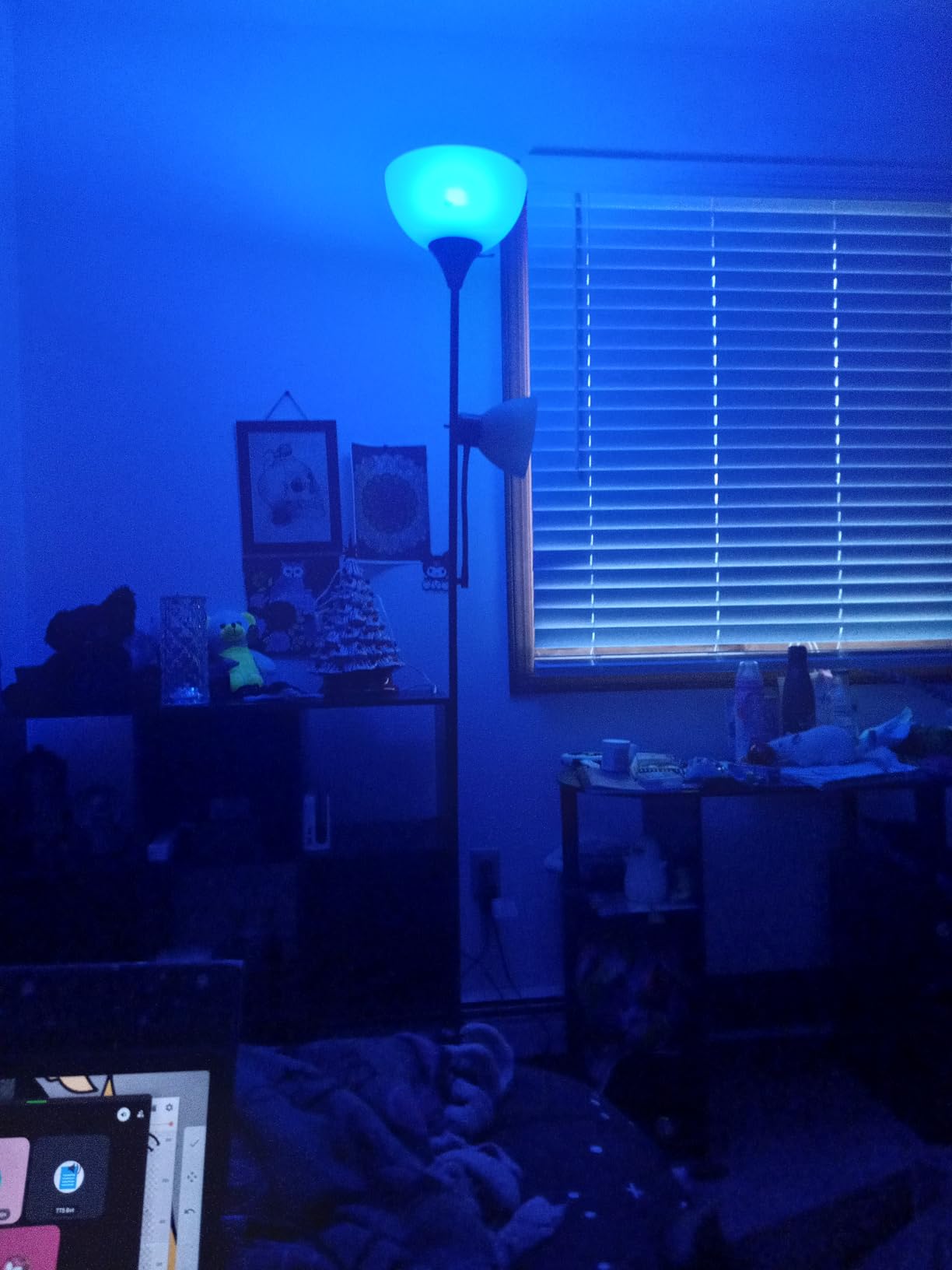 Amazon Basics Smart A19 LED Light Bulb, Color Changing, 9W (60W Equivalent), 800LM, Works with Alexa Only, 2.4 GHz Wi-Fi, No Hub Required, 1 Pack - Customer Photo 1