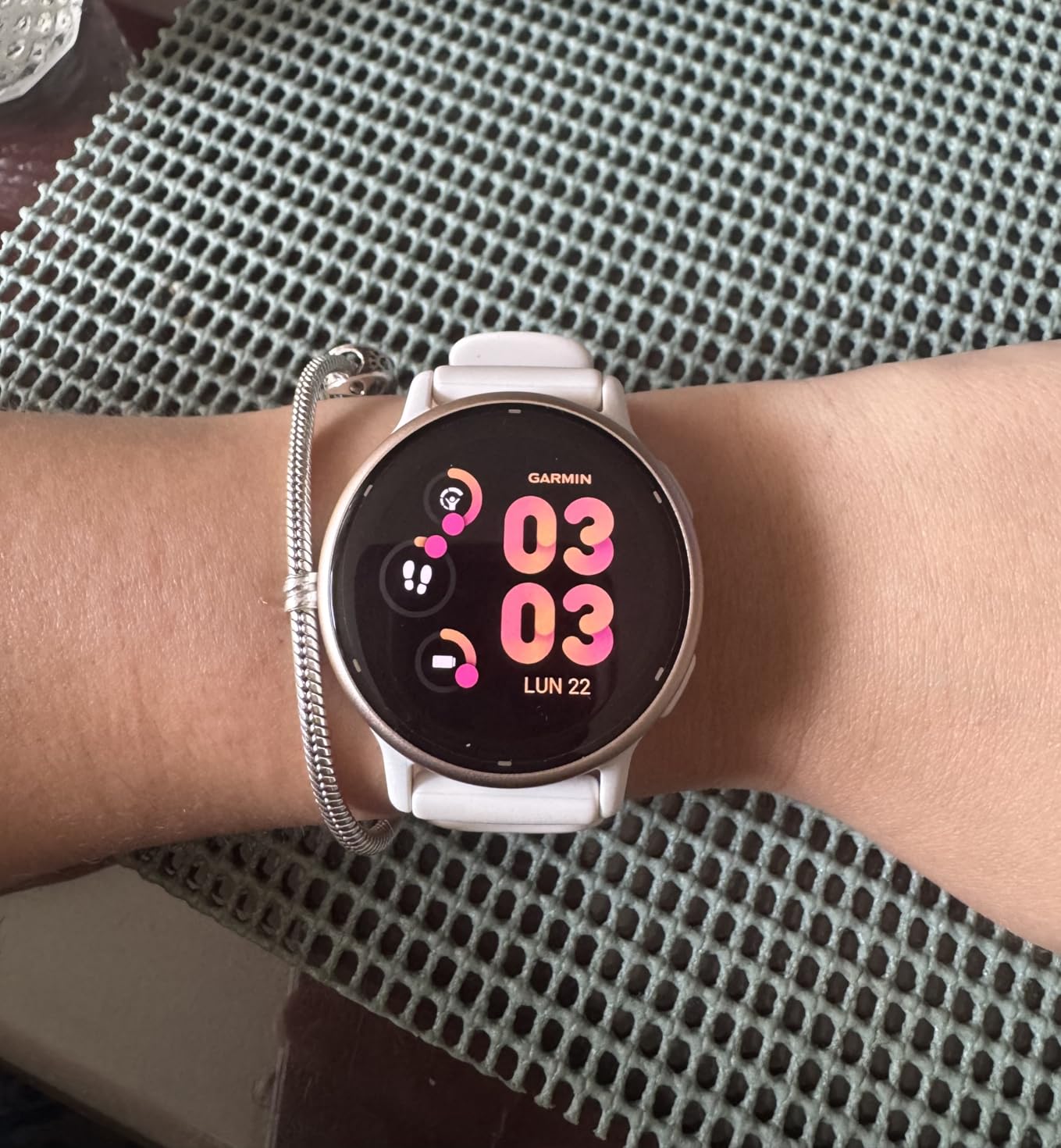 Garmin vívoactive 5, Health and Fitness GPS Smartwatch, AMOLED Display, Up to 11 Days of Battery, Slate Aluminum Bezel with Black Case and Silicone Band - Customer Photo 2