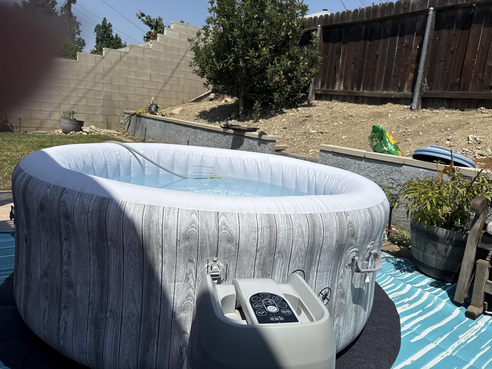 Bestway SaluSpa Fiji AirJet Large Round 2 to 4 Person Inflatable Hot Tub Portable Outdoor Spa with 120 AirJets and EnergySense Cover, Grey - Customer Photo 1