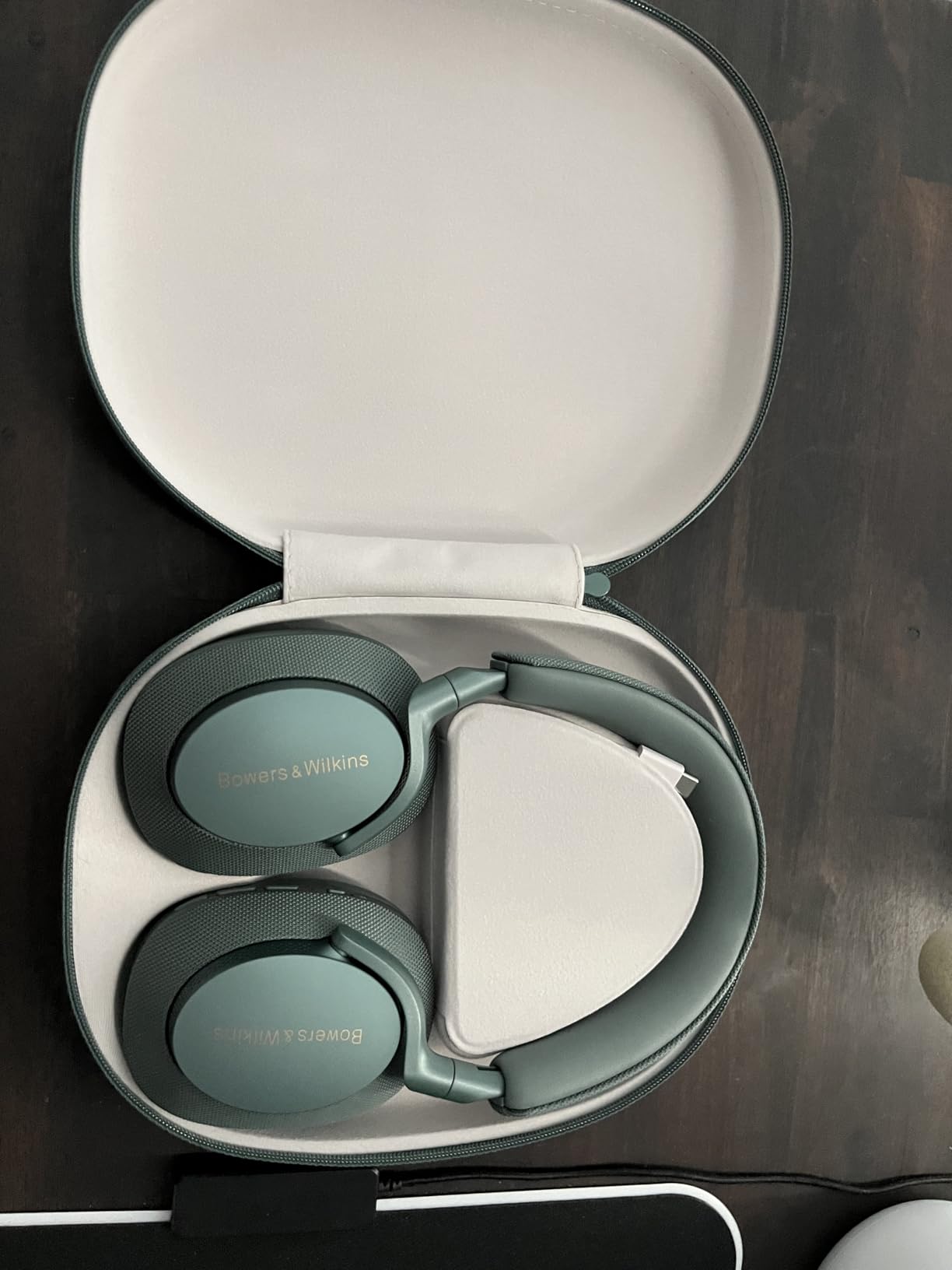 Bowers & Wilkins Px7 S2e Bluetooth Headphones Over Ear, Enhanced Noise Cancellation & Transparency Mode, Crystal-Clear Calls, 30-Hour Playback, Anthracite Black - Customer Photo 1