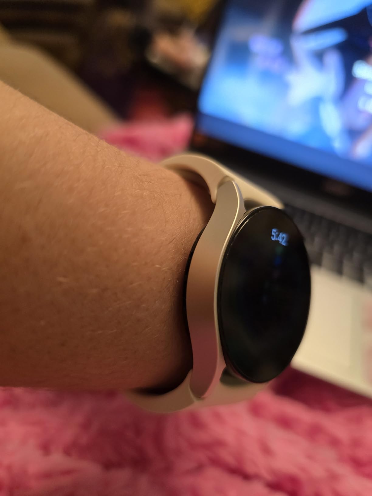 SAMSUNG Galaxy Watch 6 44mm Bluetooth Smartwatch w/ Fitness Tracker, Personalized HR Zones, Advanced Sleep Coaching, Heart Monitor, BIA Sensor, Biggest Screen, US Version, Graphite (Renewed) - Customer Photo 1