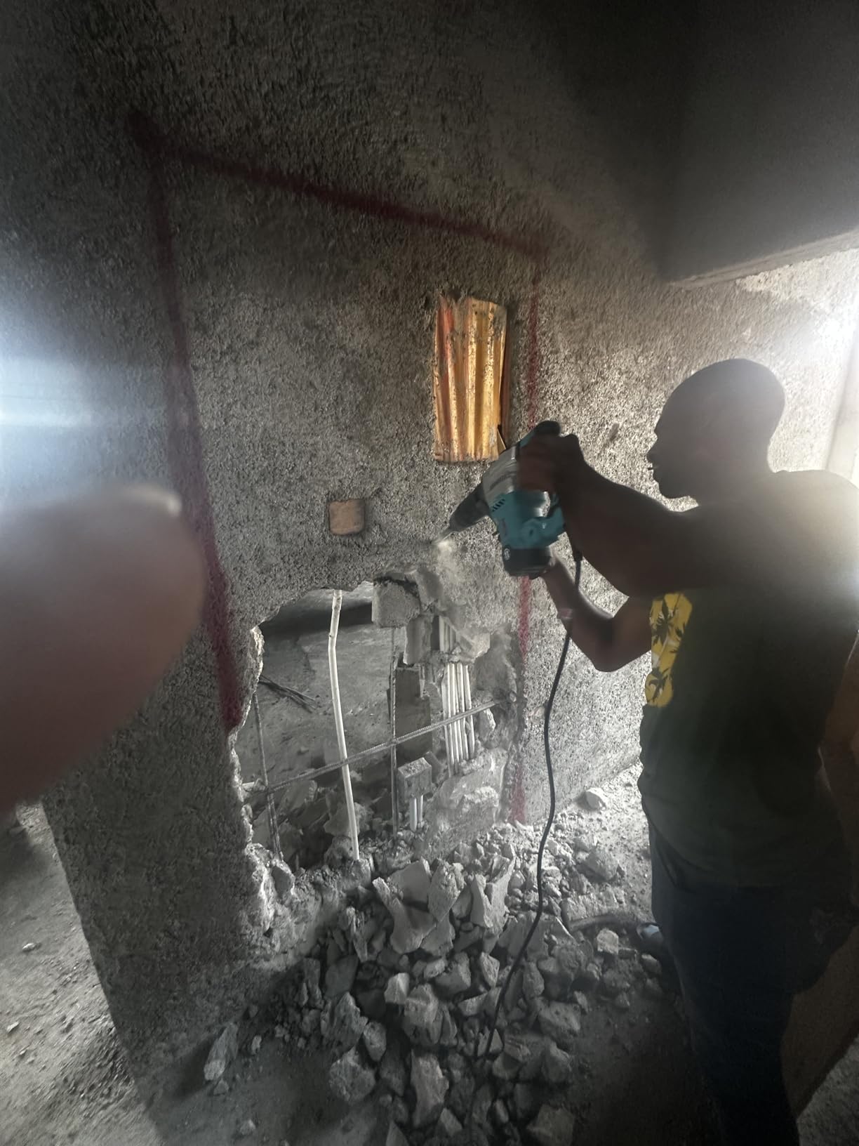 ENEACRO SDS-Max Demolition Jack Hammer for Concrete, Lightweight 11 Amp Electric Demo Chipping Hammer, Aluminum Alloy Shell, Vibration Control, Includes Grease, Tool Bag and Chisels - Customer Photo 1