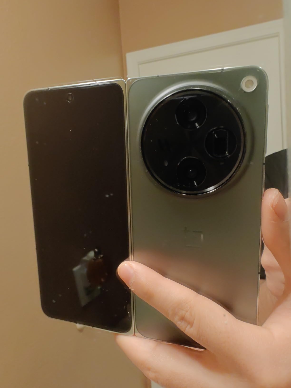 OnePlus Open, 16GB RAM + 512GB, Dual-SIM, Voyager Black, US Factory Unlocked Android Smartphone, 4805 mAh Battery, 67W Fast Charging, Hasselblad Camera, 120Hz Fluid Display - Customer Photo 2