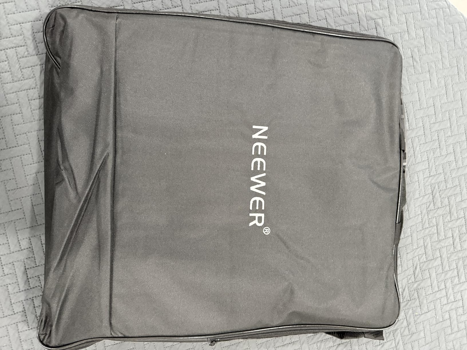 NEEWER Professional 18 Inch Ring Light with Tripod Stand Phone Holder Compatible with iPhone, 45W Remote Shutter App Control, Video Recording Makeup Selfie Studio Streaming Filming, RP18B Pro Black - Customer Photo 2