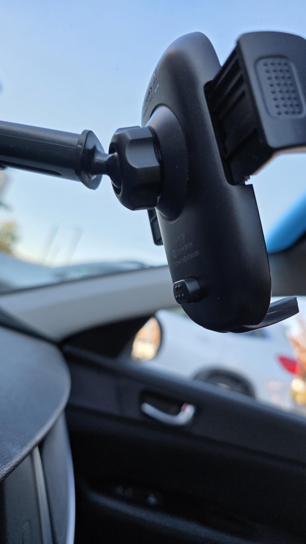 Qifutan Car Phone Holder Mount Phone Mount for Car Windshield Dashboard Air Vent Universal Hands Free Automobile Cell Phone Holder Fit for iPhone Smartphone Camera Mounts - Customer Photo 1