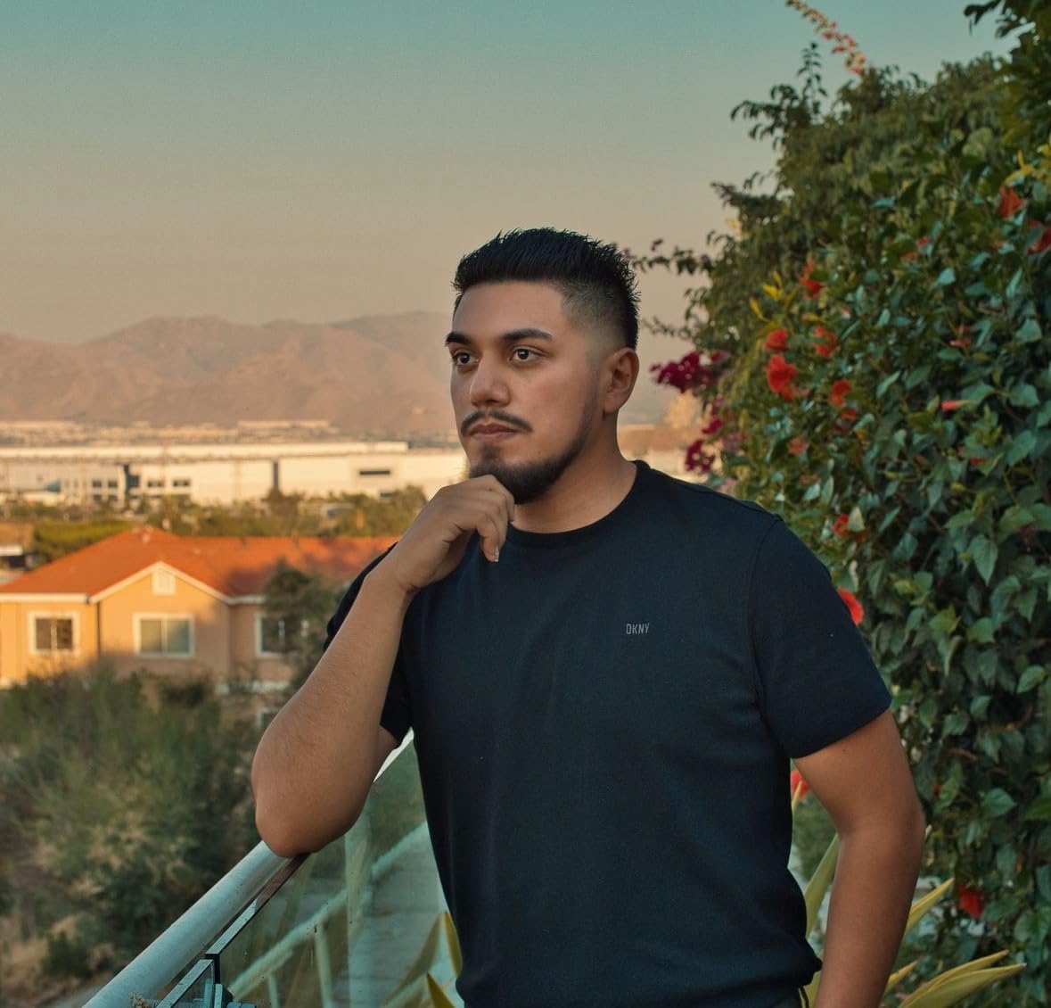 Panasonic LUMIX G9II Micro Four Thirds Camera, 25.2MP Sensor with Phase Hybrid AF, Powerful Image Stabilization, High-Speed Perfomance and Mobility, Flagship Model of G Series - DC-G9M2BODY customer photo 2