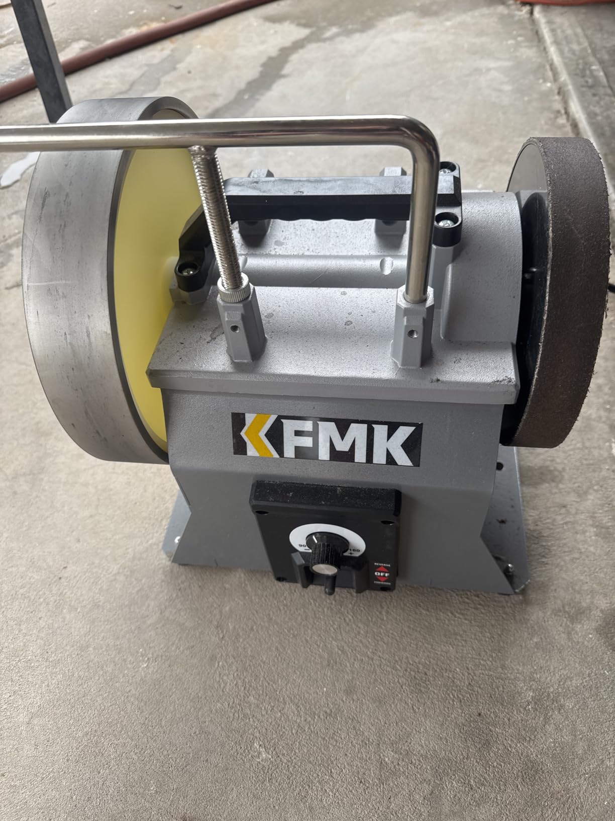 KFMK 10 Inch Variable Speed Wet Sharpening System, 90-160RPM Wet Bench Grinder, Two Direction Water Cooled Wet/Dry Sharpening System for knife, Chisel, Scissor, Woodworking Tools - Customer Photo 1