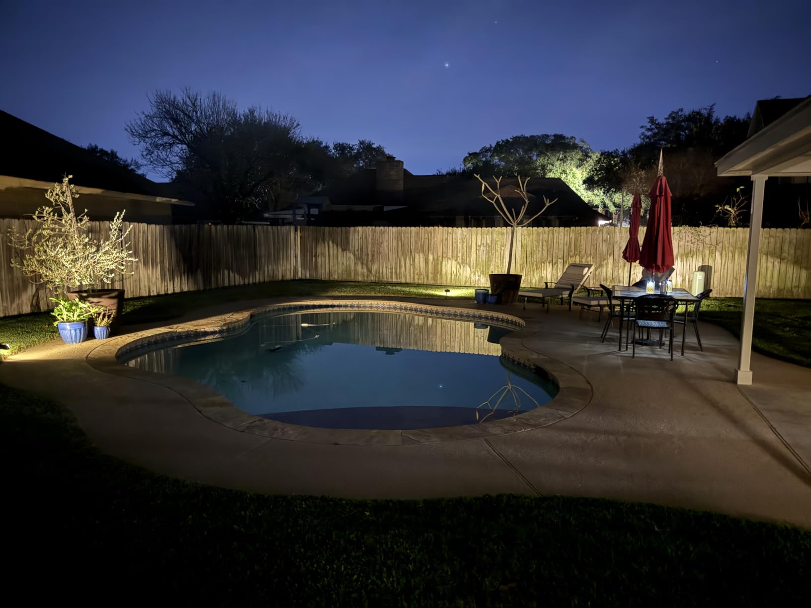 JACKYLED 84-LED Solar Spotlights 5 Lighting Modes 360° Adjustable IP65 Waterproof Super Bright Overnight Solar Spot Lights for Outside with Extendable Spike for Yard, Garden, Lawn, Pathway, 4 Pack - Customer Photo 1