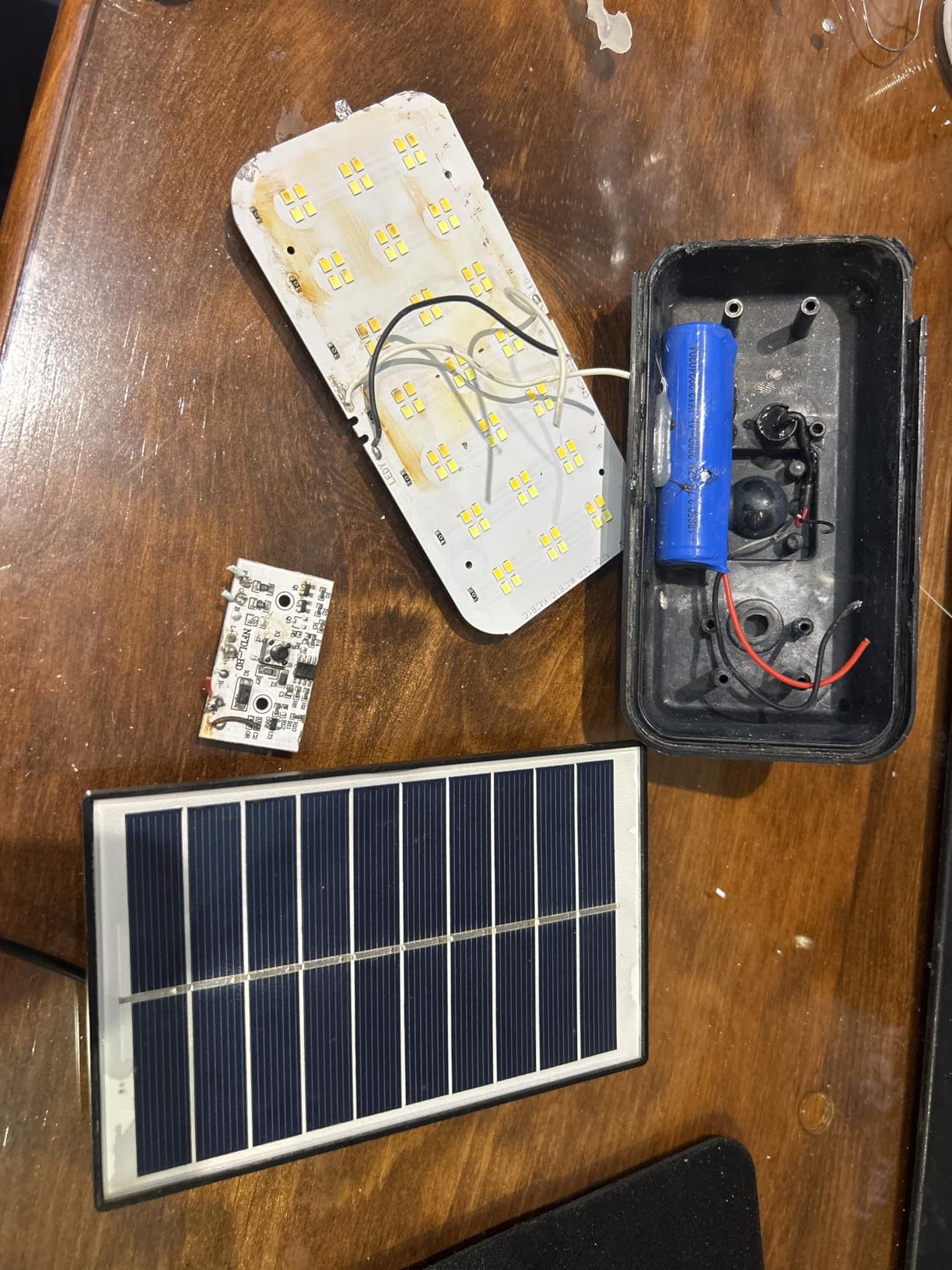 JACKYLED 84-LED Solar Spotlights 5 Lighting Modes 360° Adjustable IP65 Waterproof Super Bright Overnight Solar Spot Lights for Outside with Extendable Spike for Yard, Garden, Lawn, Pathway, 4 Pack - Customer Photo 2