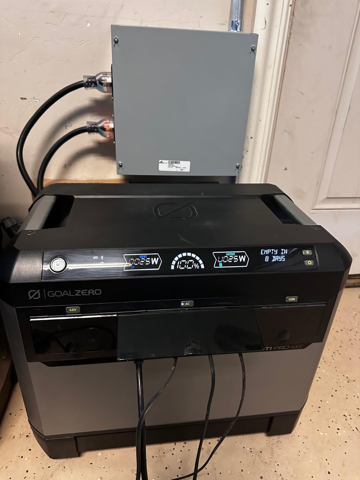 Goal Zero Yeti PRO 4000 Portable Power Station, 4000 Watt Hour LiFePO4 Battery, Expandable Solar Generator Home Backup System, 3600 W Out, (6th Gen) - Customer Photo 2