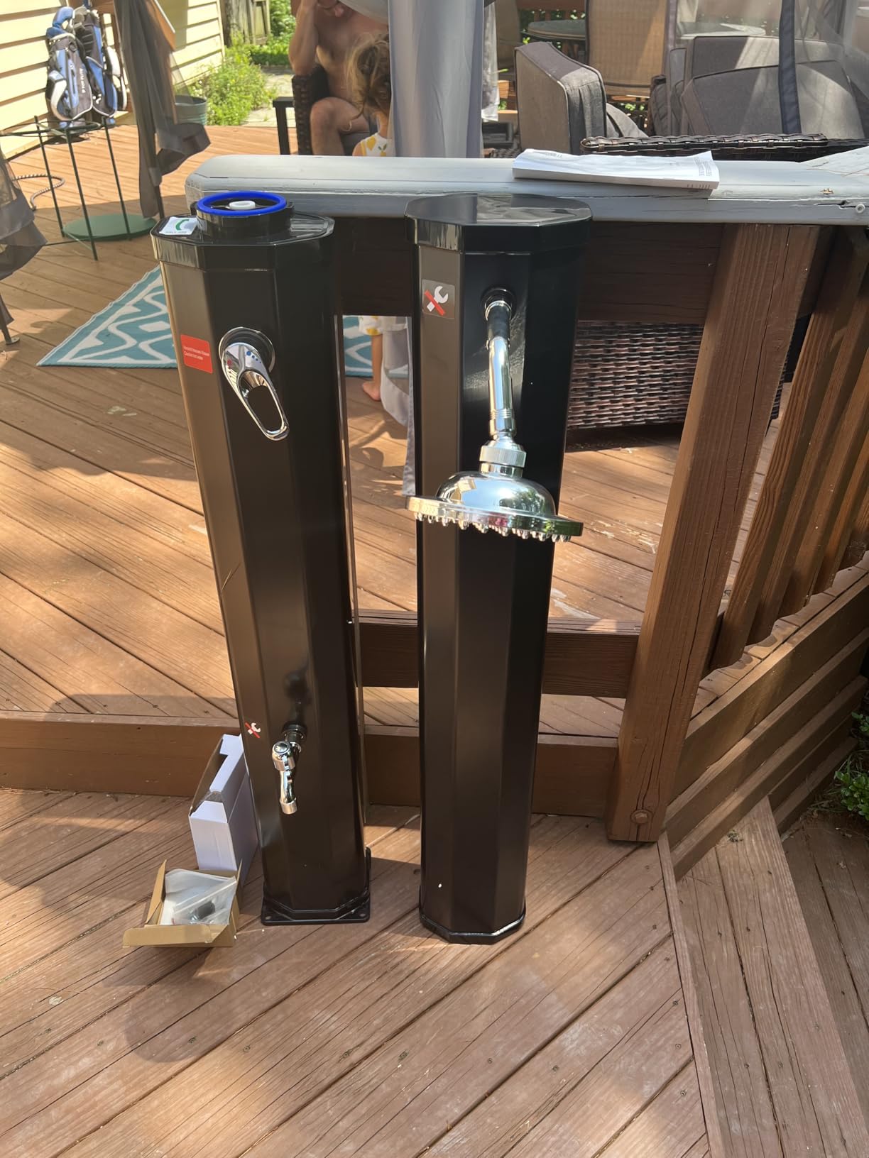 Goplus 9.3 Gallon Solar Heated Outdoor Shower, 7.2 FT Freestanding Garden Shower w/ 360° Swivel Shower Head, Foot Shower, Temperature Adjustment, for Poolside Backyard Beach (Black w/Handle Head) - Customer Photo 2