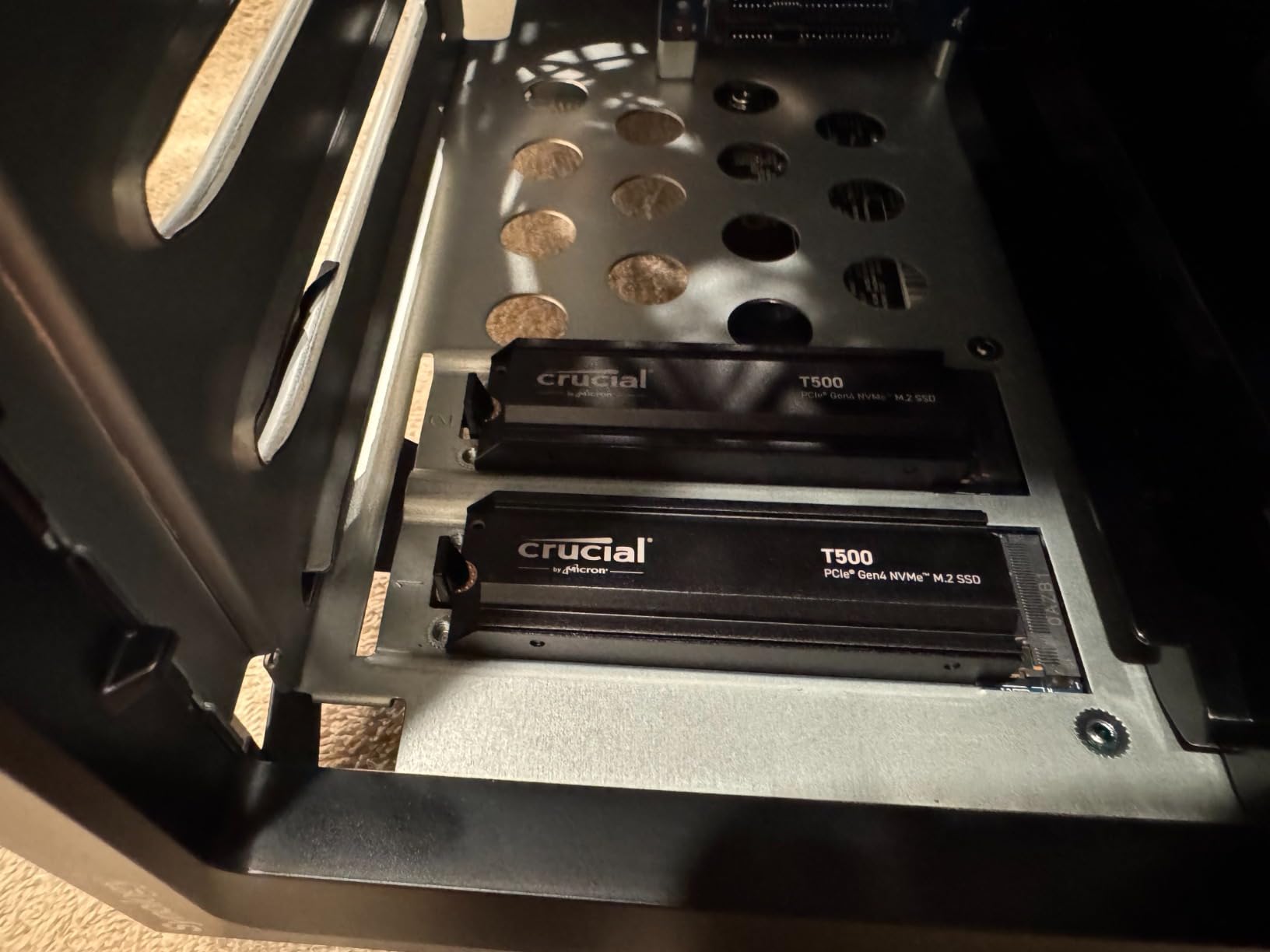 Crucial T500 2TB PCIe Gen4 NVMe Gaming PS5 SSD with Heatsink, Up to 7,400MB/s, TLC NAND, PlayStation 5 Compatible, Laptop, & Desktop (PC), Solid State Drive, Includes 1Mo Adobe CC – CT2000T500SSD5 - Customer Photo 2