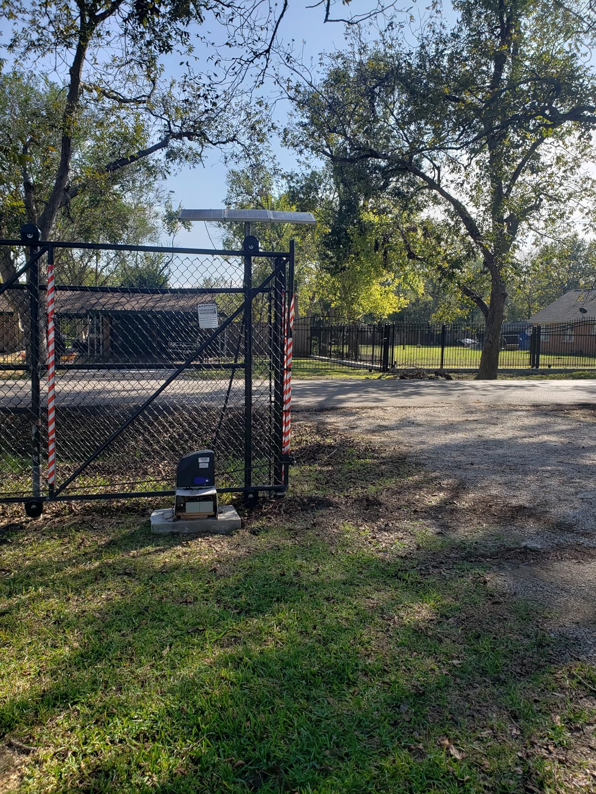 TOPENS DKC2000S Solar Sliding Gate Opener Chain Drive Automatic Gate Motor for Heavy Driveway Slide Gates Up to 4400 Pounds, Electric Gate Operator Battery Powered with Solar Panel Remote Control Kit - Customer Photo 1