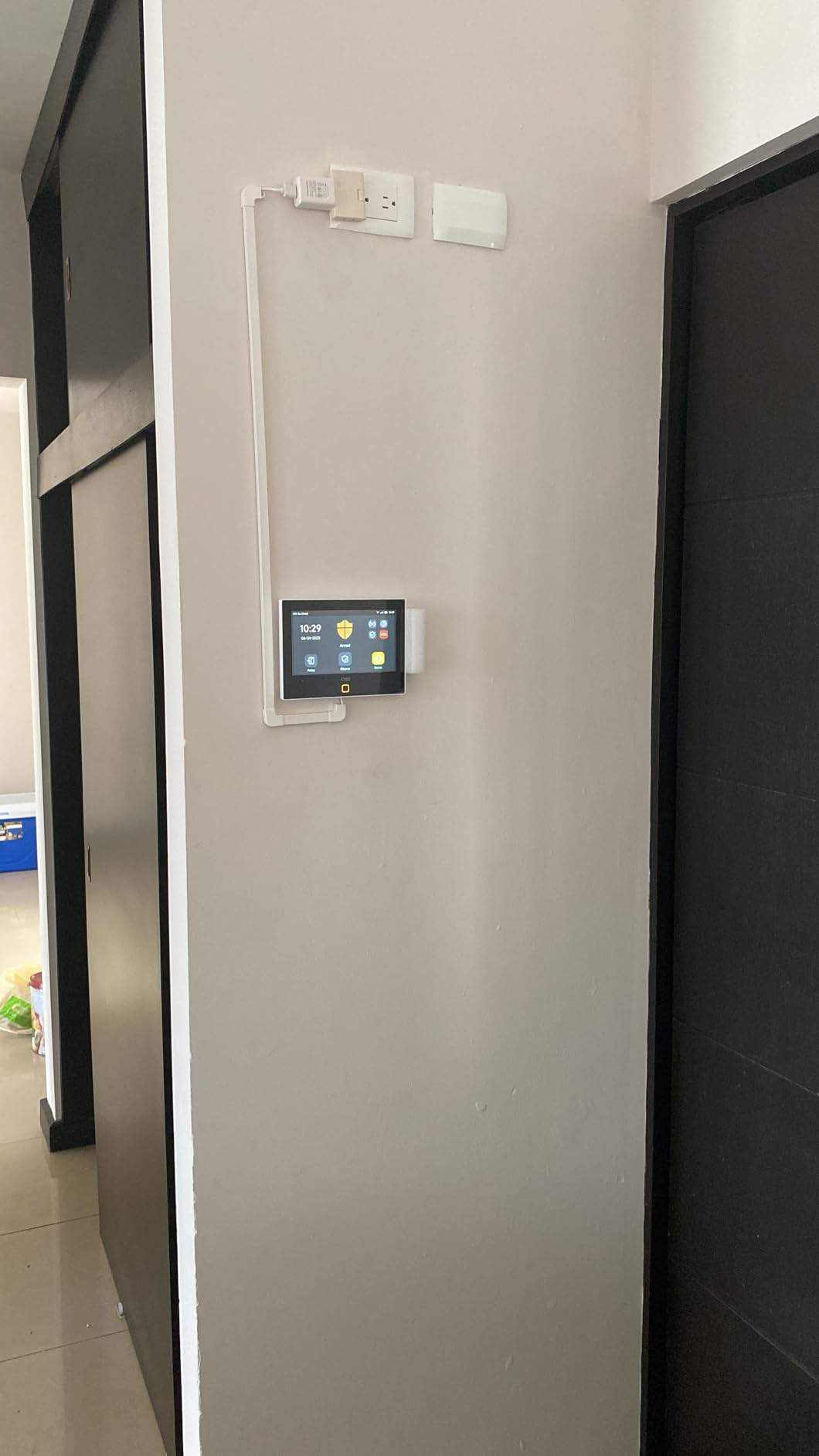 OSI Alarm System for Home Security (Gen 2)11 piece. DIY, Touch Screen, Motion Detection, Contact sensors, Wireless Siren, Remotes, Phone App, Compatible with Alexa, Continuous Updates,NO Monthly Fees - Customer Photo 2