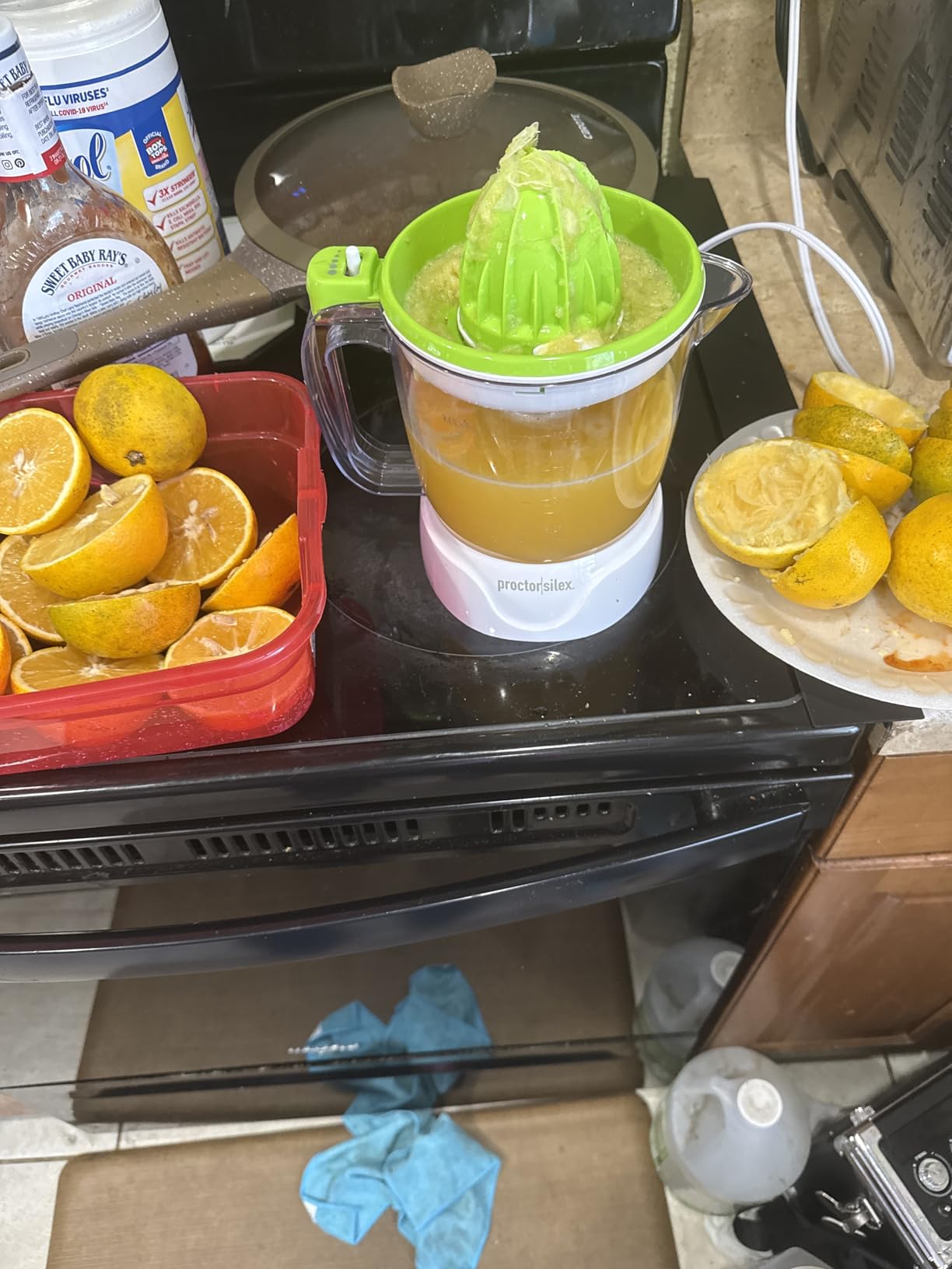 Proctor Silex Electric Citrus Juicer Machine, Large 34 oz. Pitcher, Pressure Activated, 2 Reamers for Big and Small Fruit, Pulp Control, for Orange, Lemon, Grapefruit Juice, White & Green (66340) - Customer Photo 1