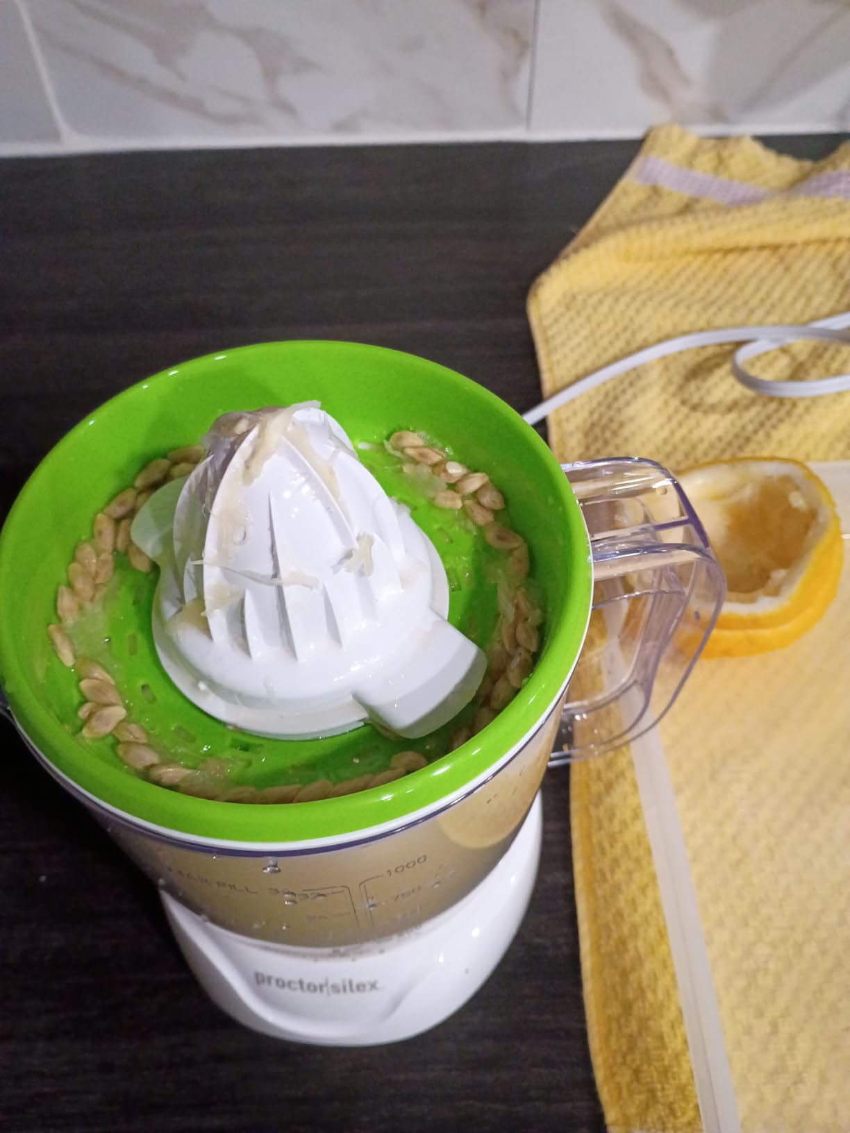 Proctor Silex Electric Citrus Juicer Machine, Large 34 oz. Pitcher, Pressure Activated, 2 Reamers for Big and Small Fruit, Pulp Control, for Orange, Lemon, Grapefruit Juice, White & Green (66340) - Customer Photo 2