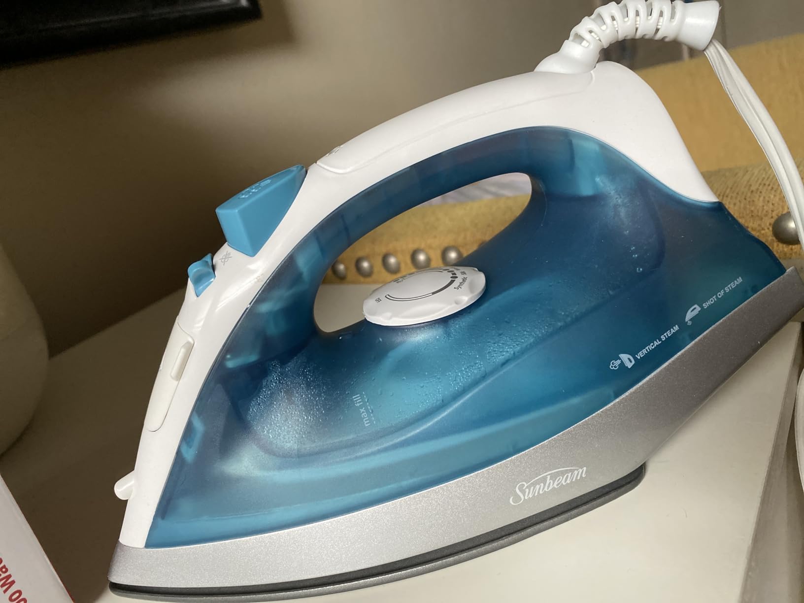 Sunbeam Compact Steam Iron, 1200 Watts, Non-Stick Soleplate, Powerful Shot of Steam, Horizontal or Vertical, Spray Mist, Precision Tip, White/Blue - Customer Photo 2