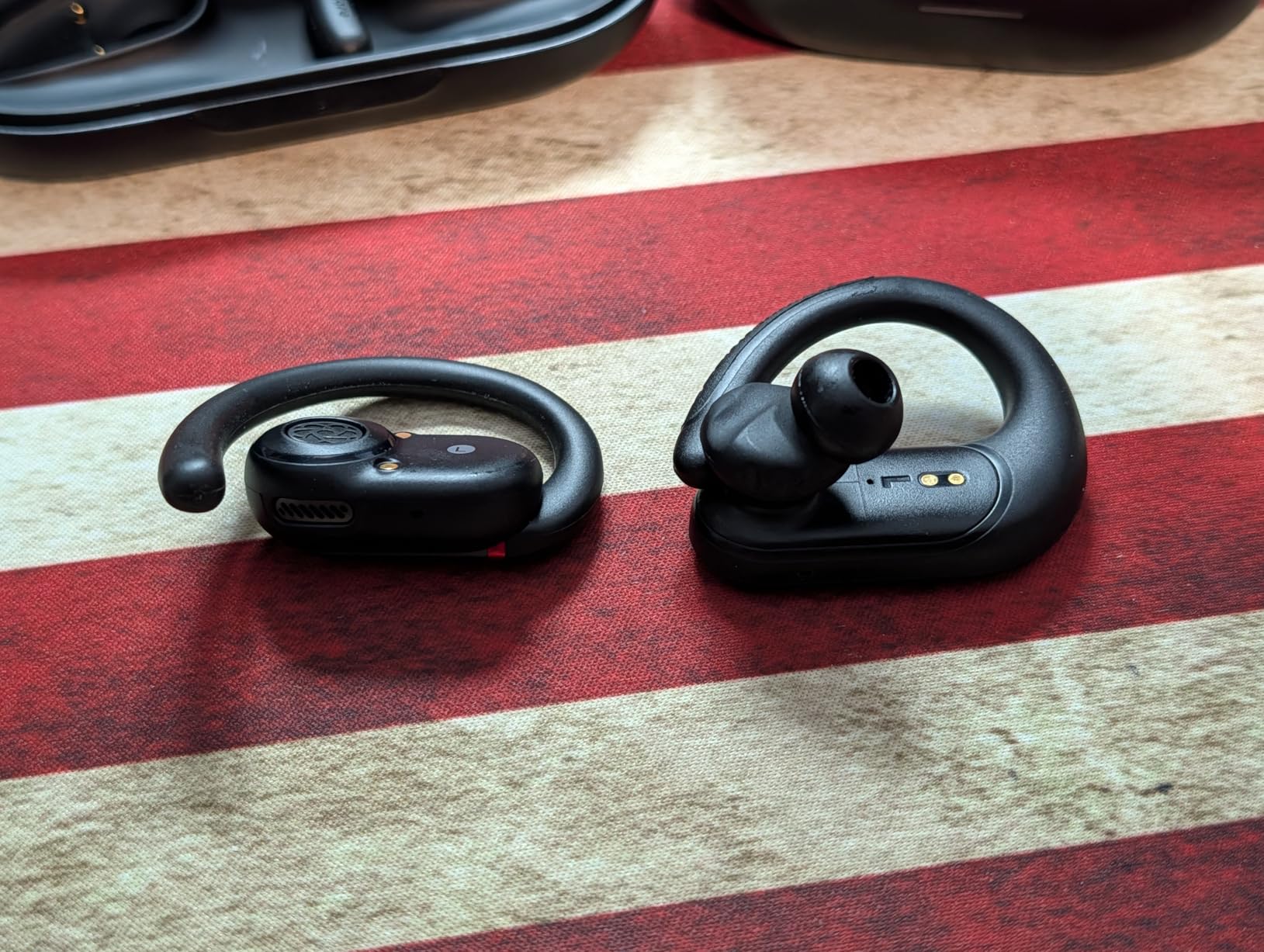 Soundcore by Anker V30i Open-Ear Headphones, Ultra-Comfort, Lightweight Design, Snug Fit, Ergonomic Ear Hooks, Robust Bass, 36H Playtime, Bluetooth 5.3, App Control, Clear Calls, Wireless Earbuds - Customer Photo 1