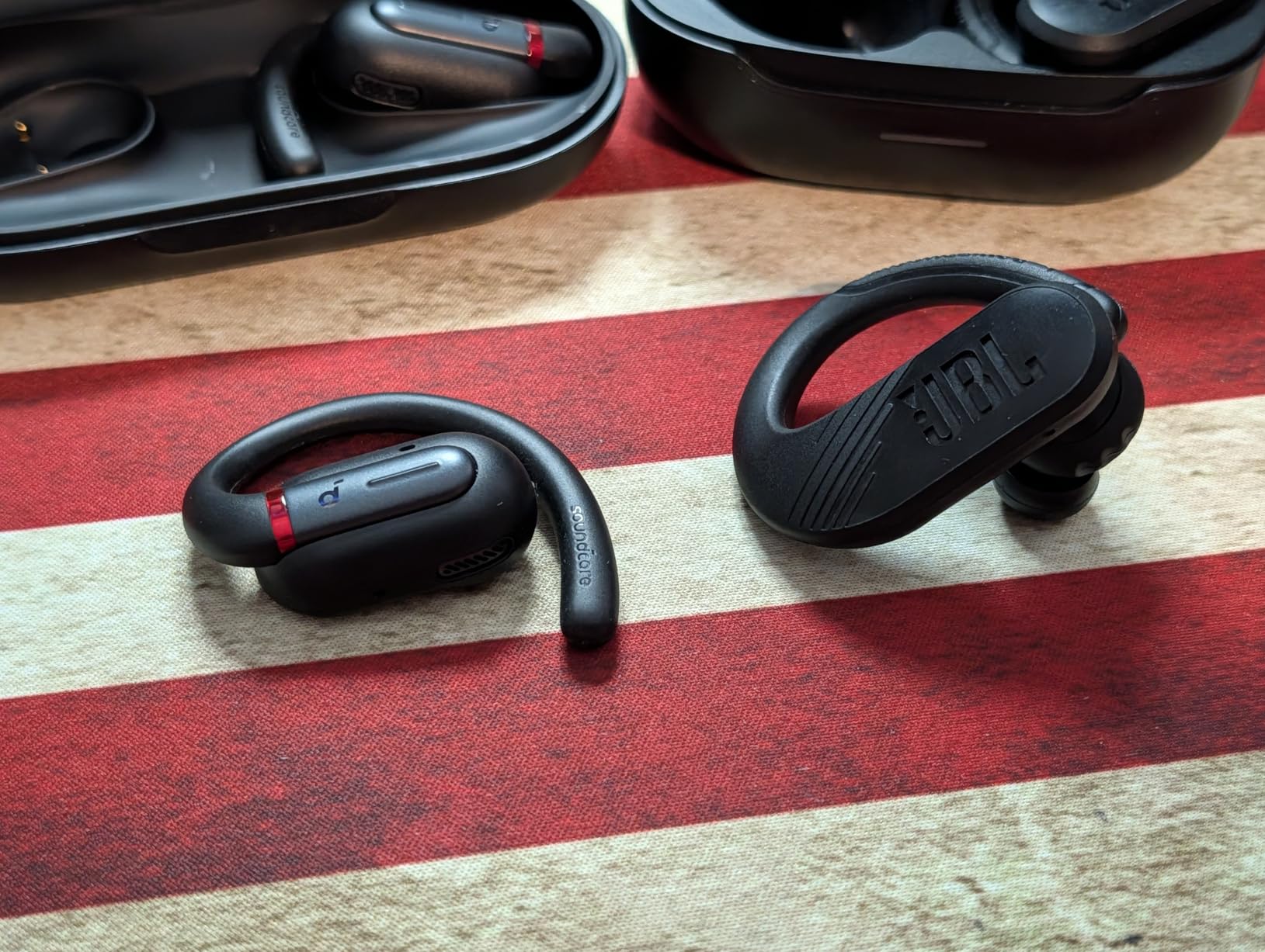 Soundcore by Anker V30i Open-Ear Headphones, Ultra-Comfort, Lightweight Design, Snug Fit, Ergonomic Ear Hooks, Robust Bass, 36H Playtime, Bluetooth 5.3, App Control, Clear Calls, Wireless Earbuds - Customer Photo 2